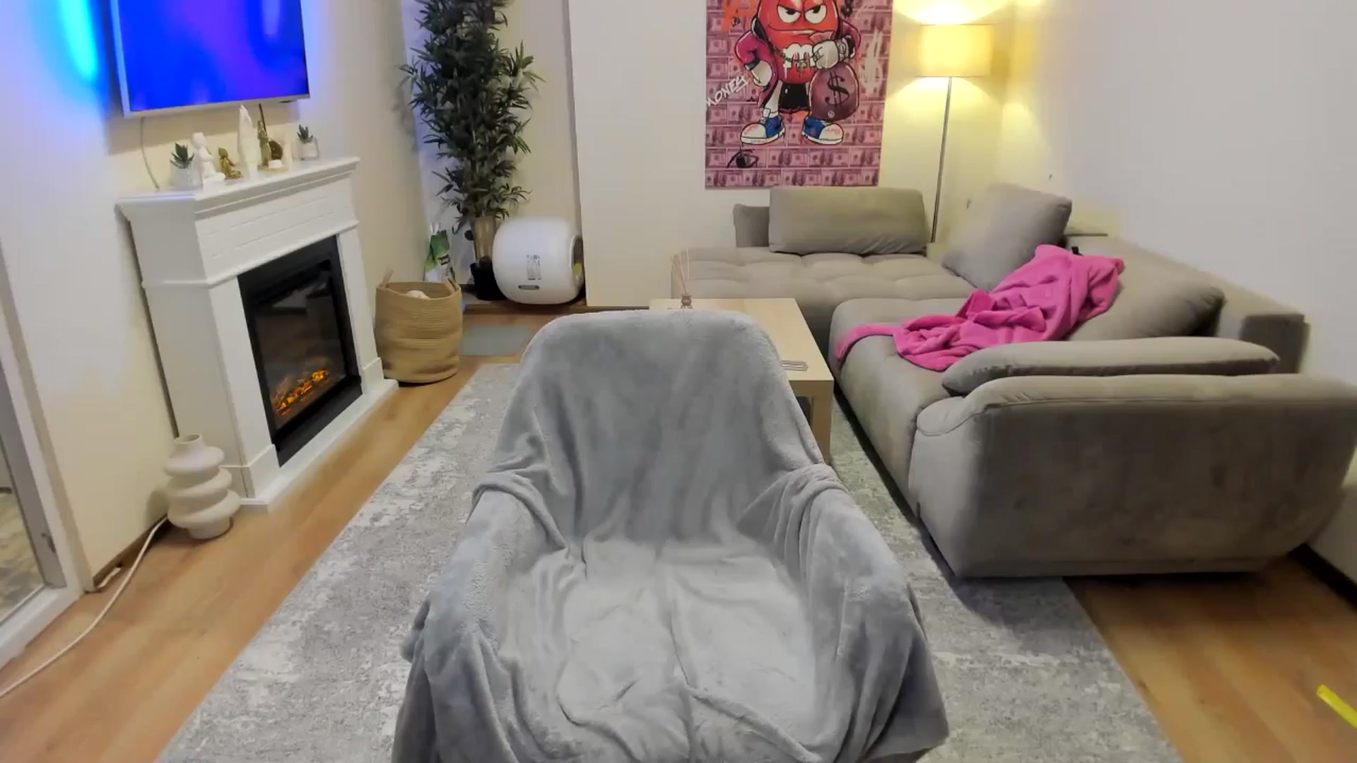 Gallery image thumbnail from Hailey_Honeyy's myfreecams stream on, 10/30/2024, 19:28 image 6 of 20