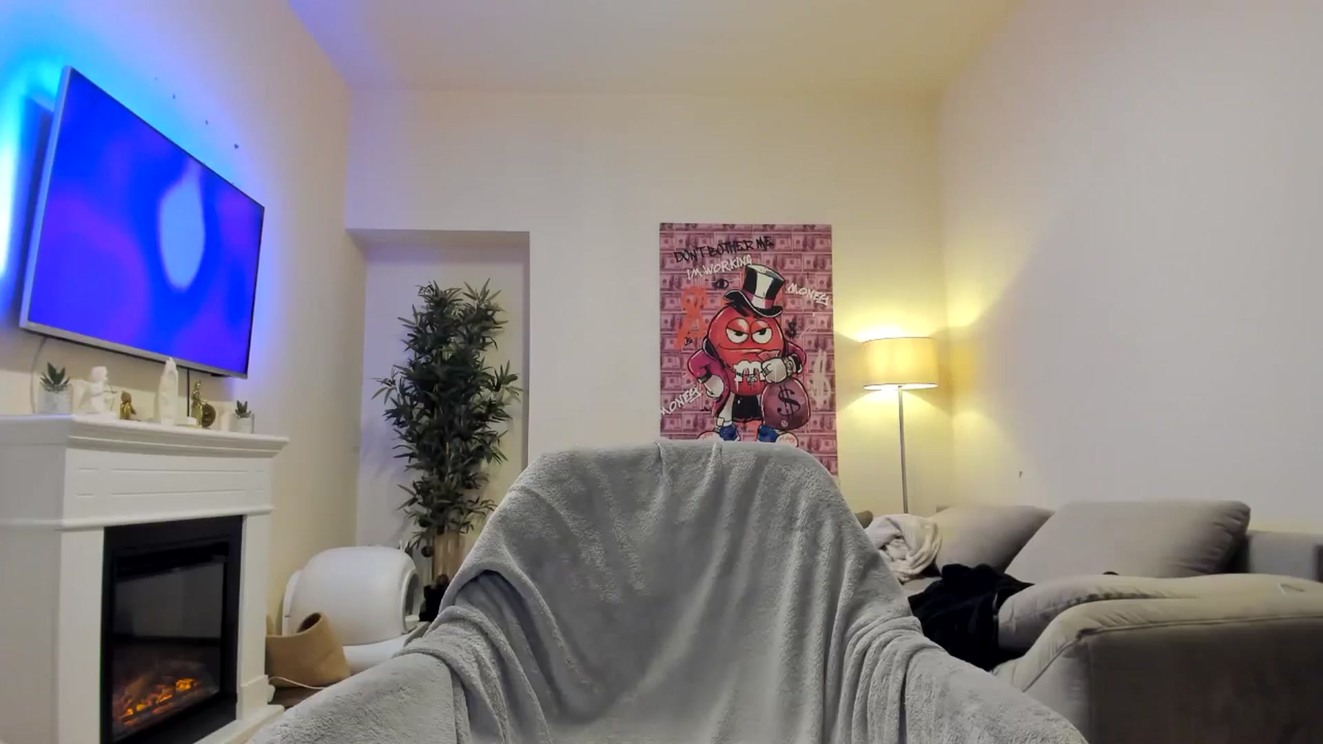 Gallery image thumbnail from Hailey_Honeyy's myfreecams stream on, 11/20/2024, 18:40 image 4 of 20