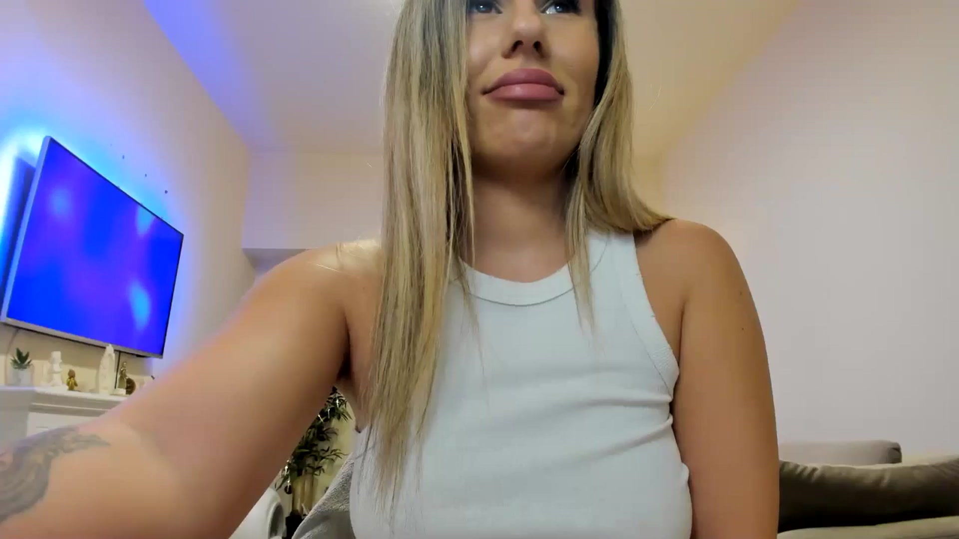 Gallery image thumbnail from Hailey_Honeyy's myfreecams stream on, 11/30/2024, 21:01 image 4 of 20