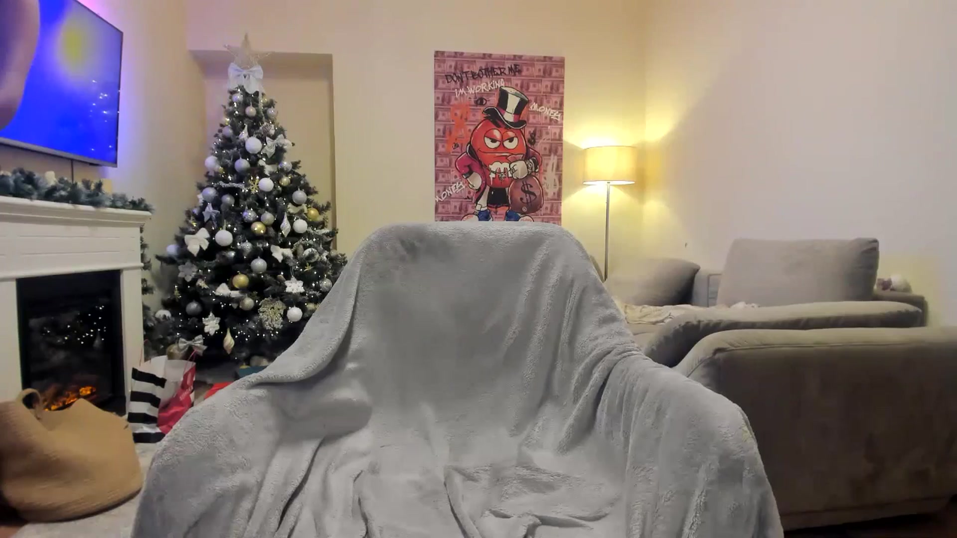 Gallery image thumbnail from Hailey_Honeyy's myfreecams stream on, 12/22/2024, 16:37 image 19 of 20