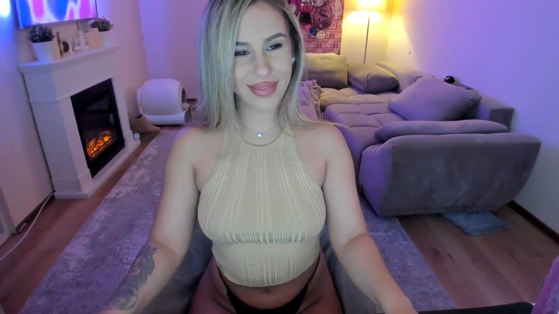 Gallery image thumbnail from Hailey_Honeyy's myfreecams stream on, 03/19/2025, 05:13 image 2 of 20