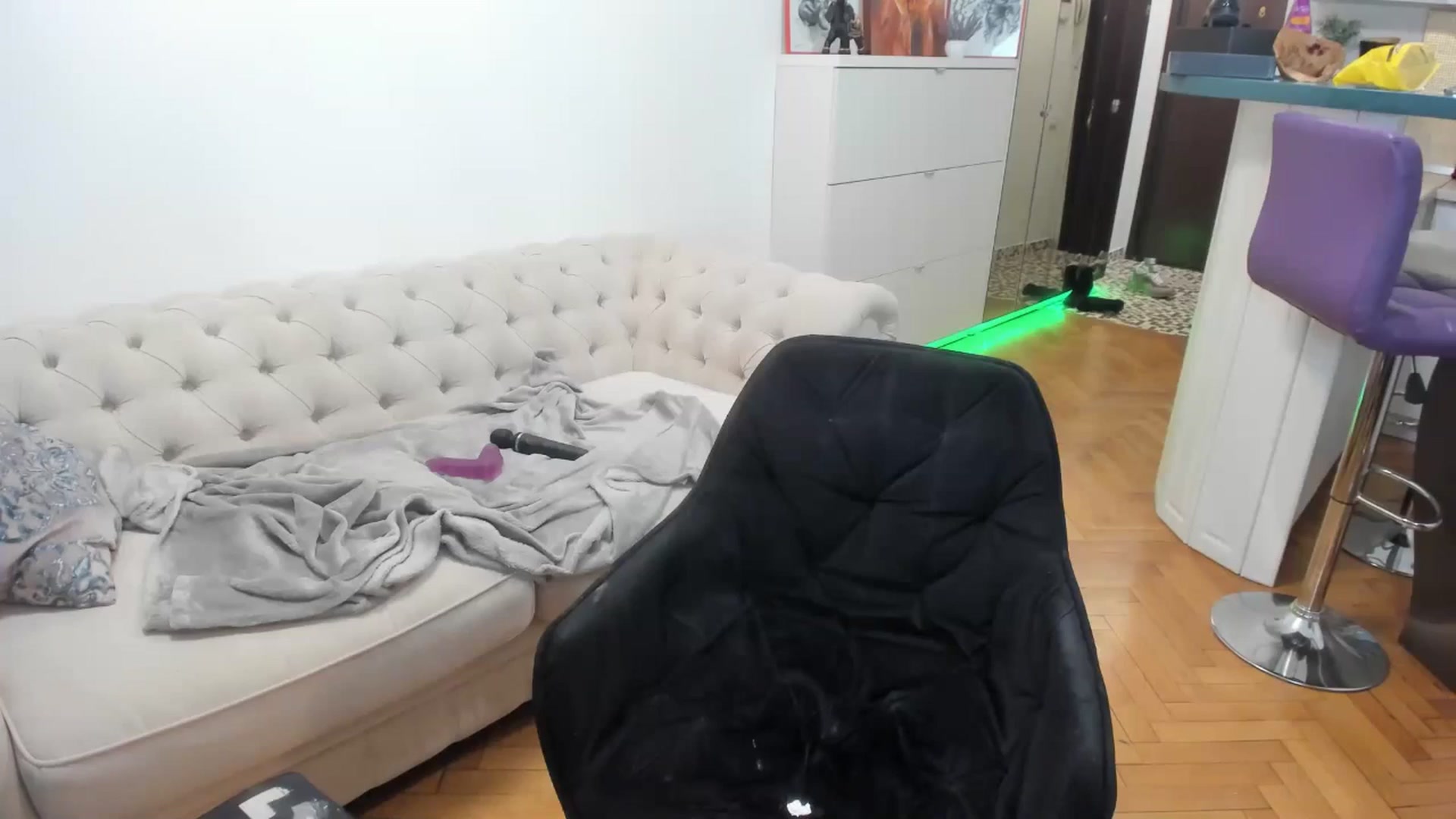 Gallery image thumbnail from Hailey_Honeyy's myfreecams stream on, 06/20/2025, 23:13 image 3 of 20