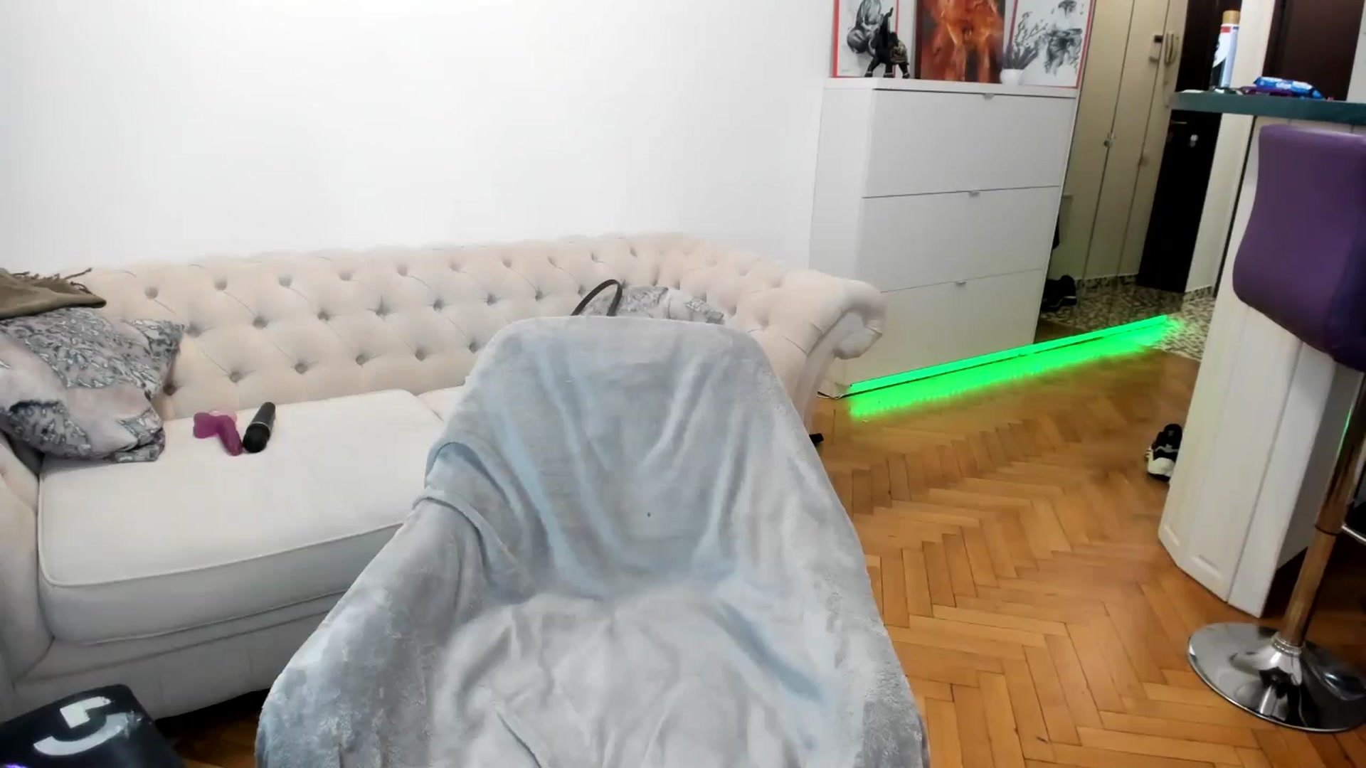 Gallery image thumbnail from Hailey_Honeyy's myfreecams stream on, 07/18/2025, 21:04 image 15 of 20