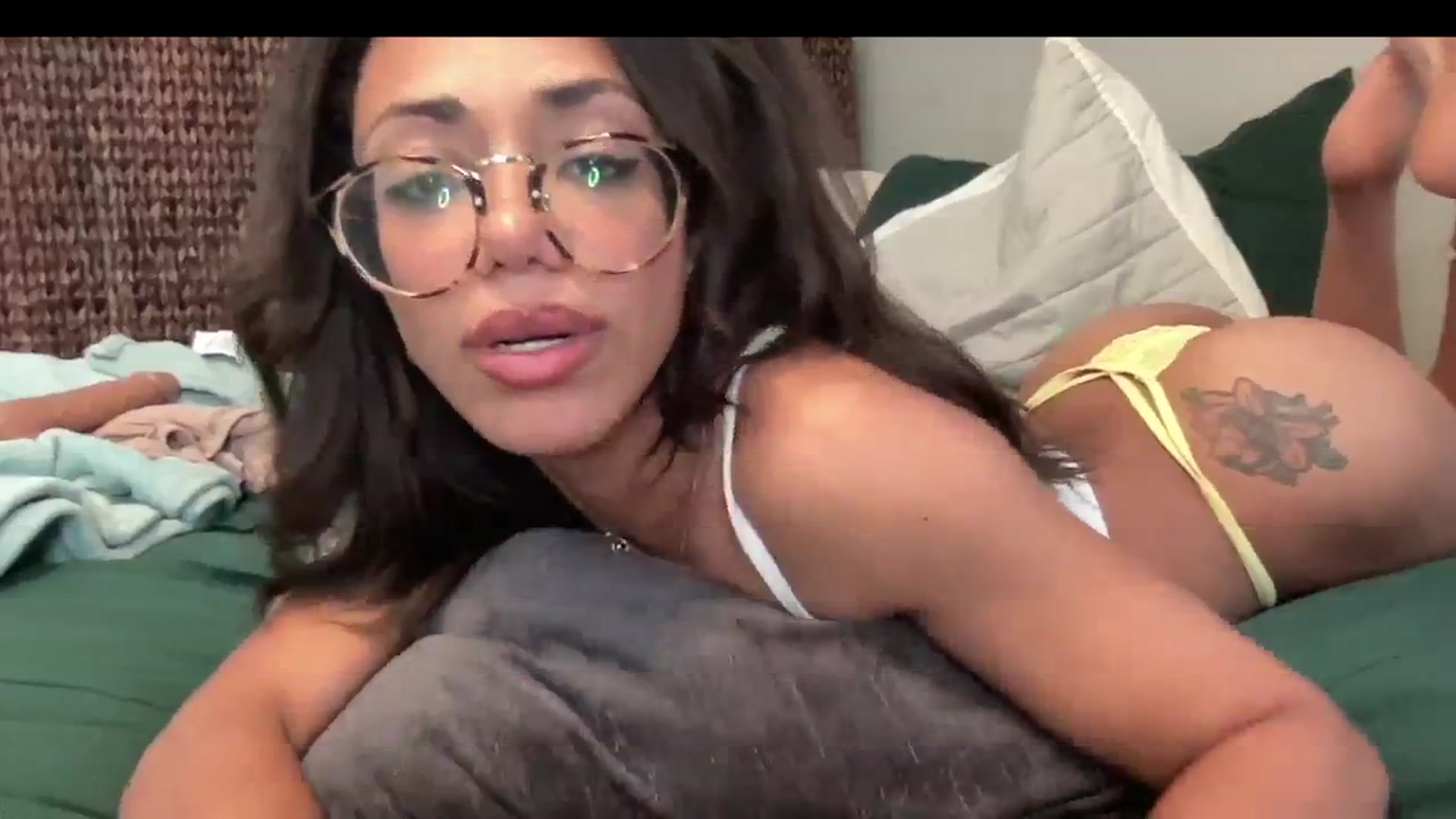 Gallery image thumbnail from Hailey_Love_'s myfreecams stream on, 06/25/2024, 15:27 image 10 of 20