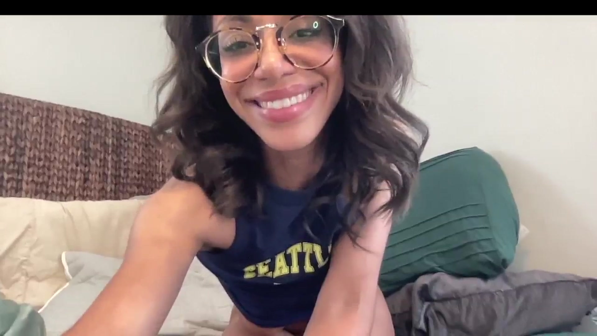 Gallery image thumbnail from Hailey_Love_'s myfreecams stream on, 06/27/2024, 16:03 image 16 of 20