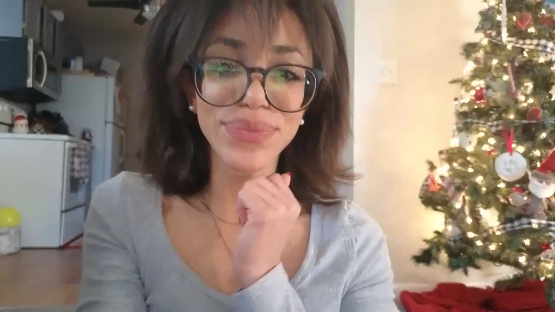 Gallery image thumbnail from Hailey_Love_'s myfreecams stream on, 11/25/2024, 18:38 image 3 of 20