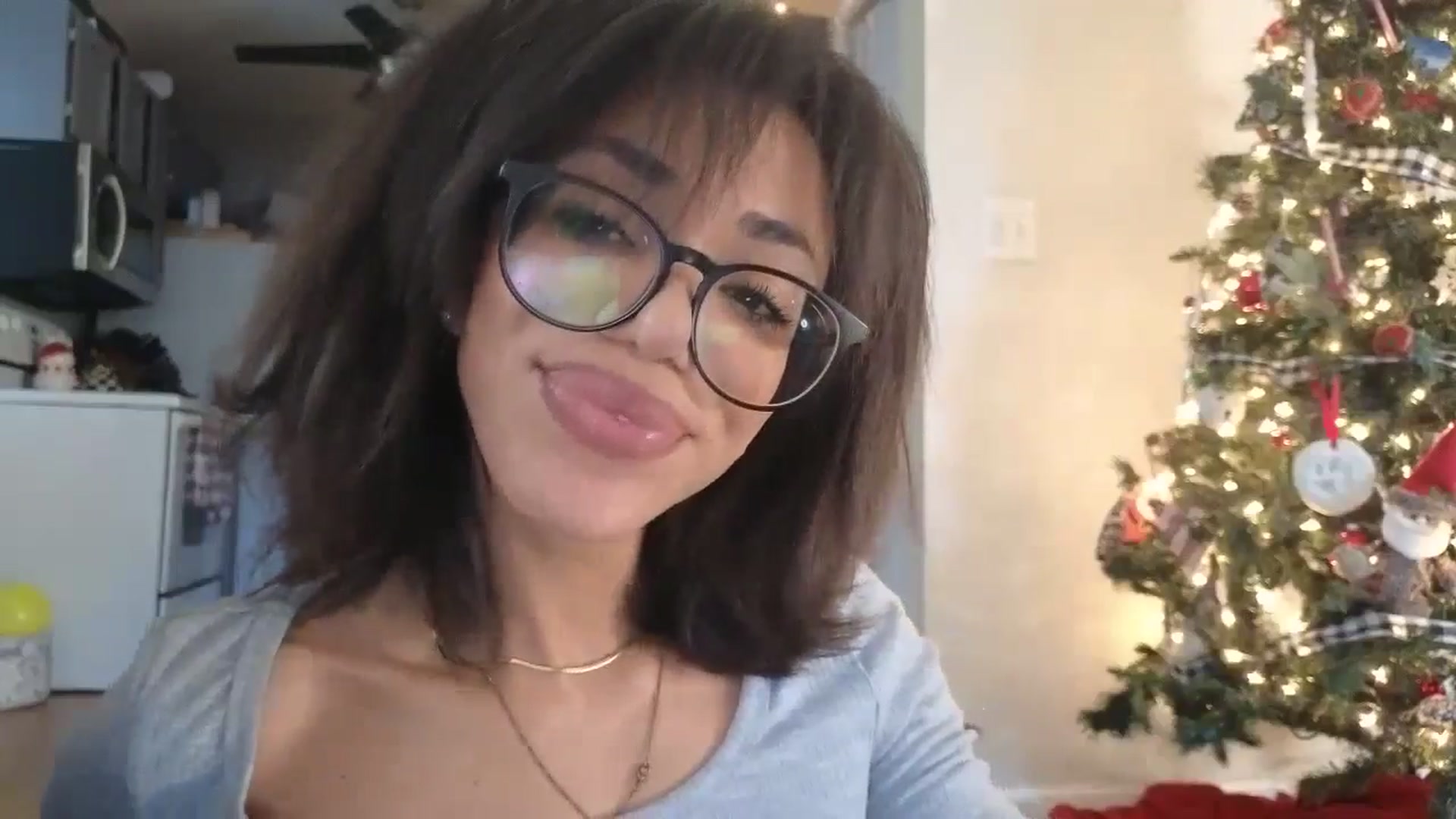 Gallery image thumbnail from Hailey_Love_'s myfreecams stream on, 11/25/2024, 18:38 image 8 of 20