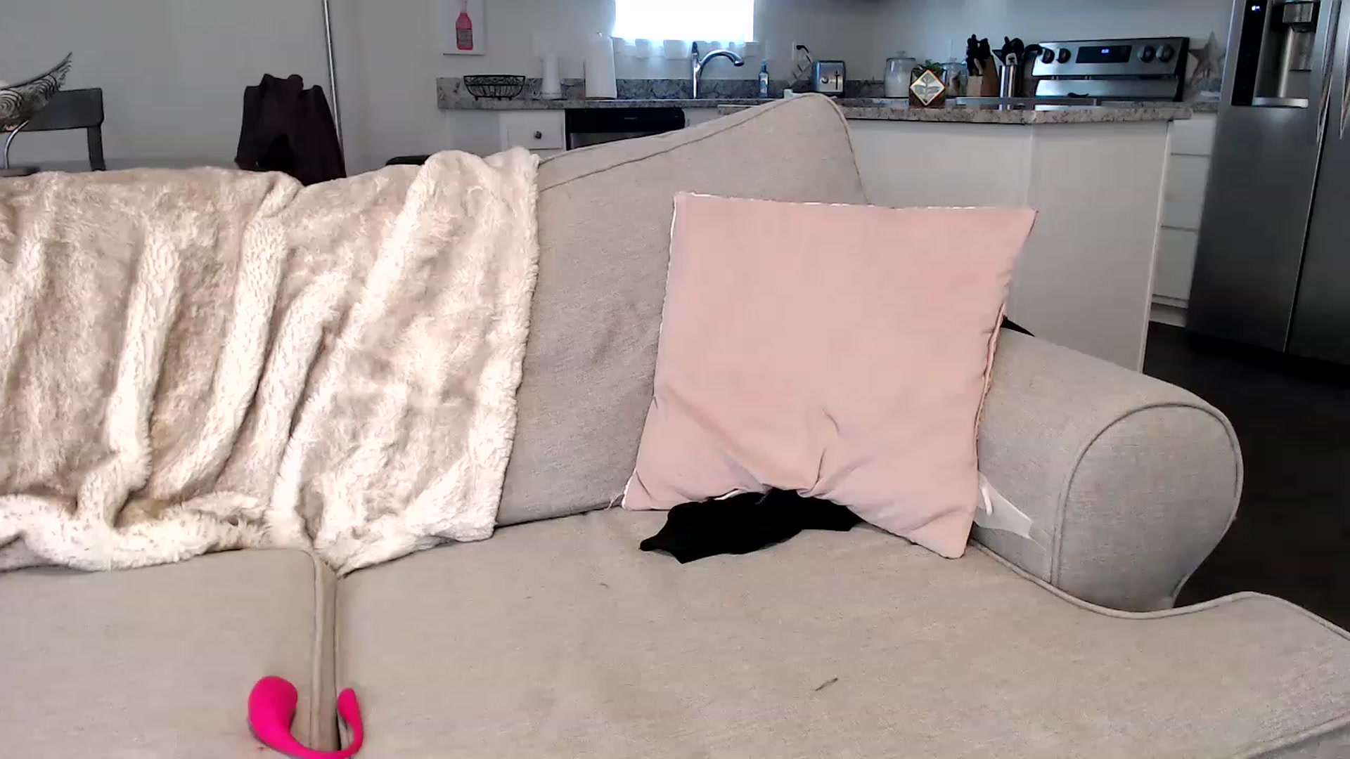 Gallery image thumbnail from HailzTheQueen's myfreecams stream on, 11/20/2022, 18:29 image 19 of 20