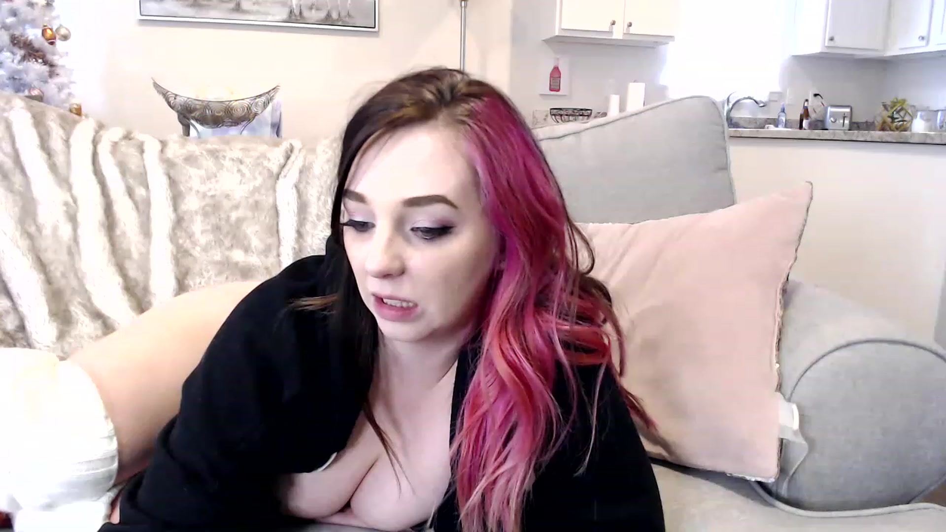 Gallery image thumbnail from HailzTheQueen's myfreecams stream on, 11/27/2022, 20:46 image 18 of 20