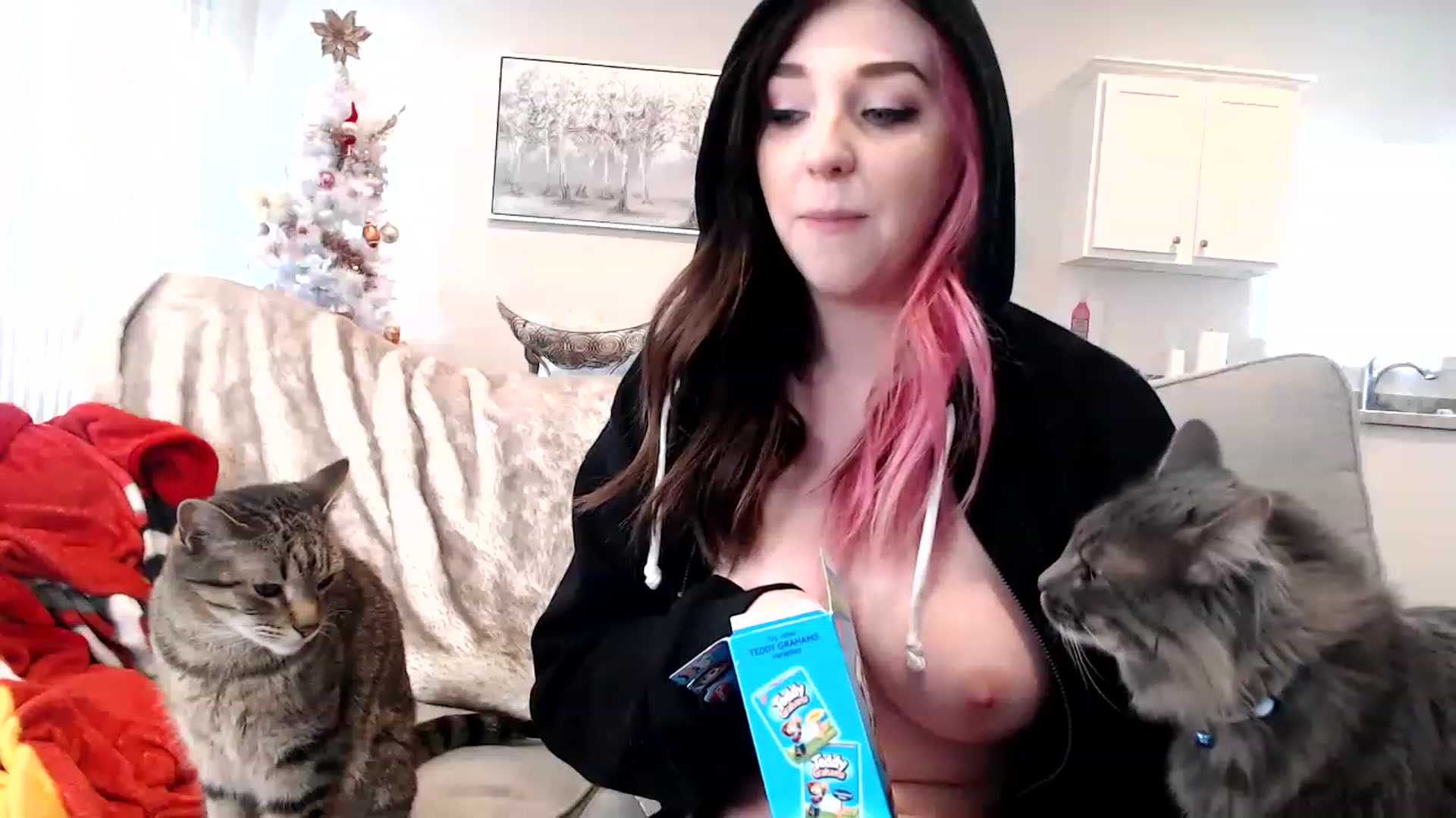 Gallery image thumbnail from HailzTheQueen's myfreecams stream on, 11/27/2022, 20:46 image 11 of 20