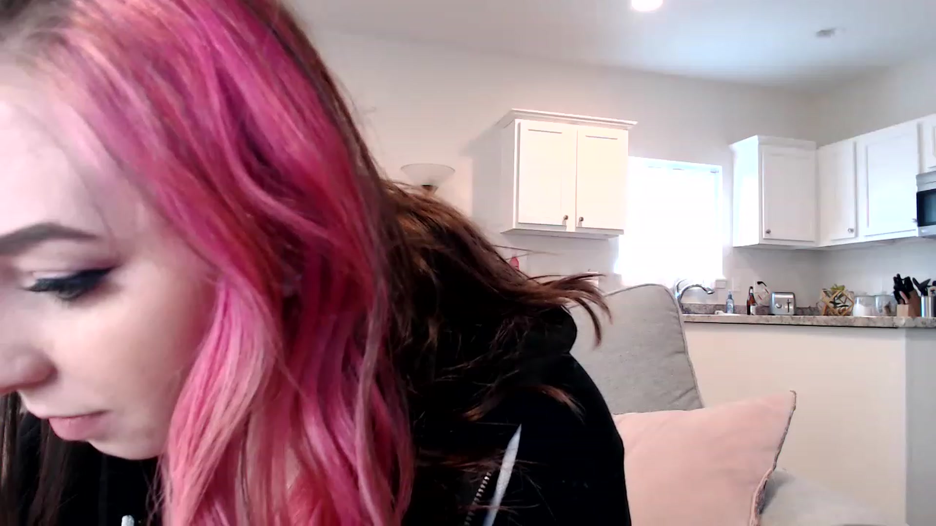 Gallery image thumbnail from HailzTheQueen's myfreecams stream on, 11/27/2022, 20:46 image 19 of 20