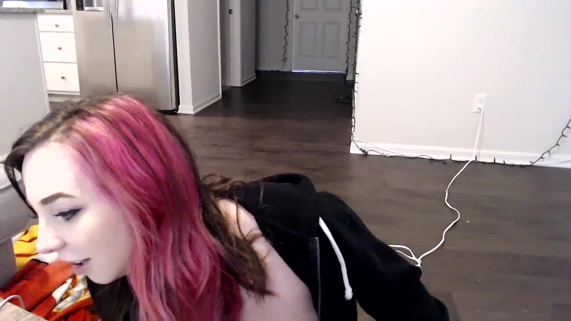 Gallery image thumbnail from HailzTheQueen's myfreecams stream on, 11/27/2022, 22:03 image 11 of 20