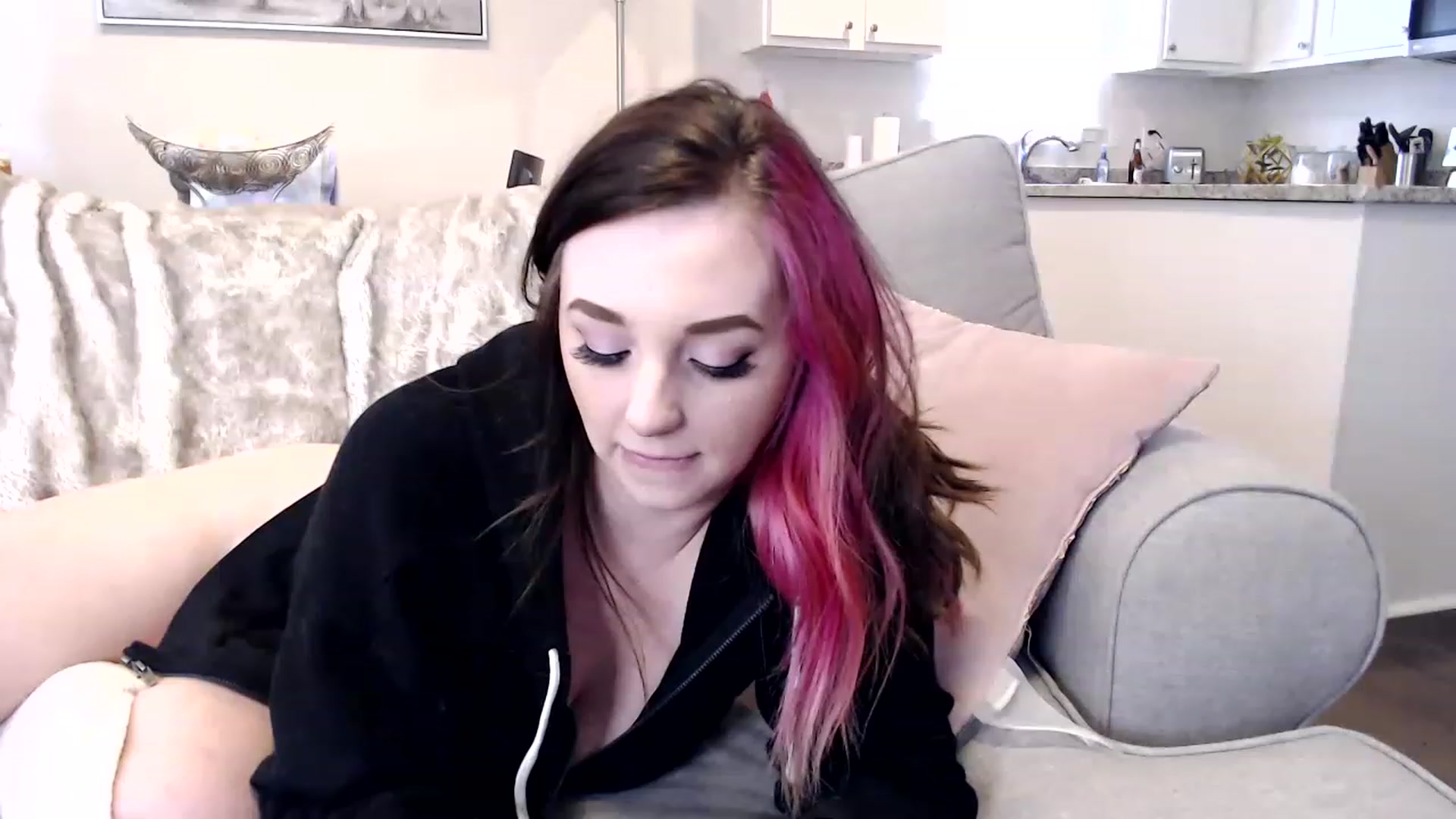 Gallery image thumbnail from HailzTheQueen's myfreecams stream on, 11/27/2022, 22:03 image 1 of 20