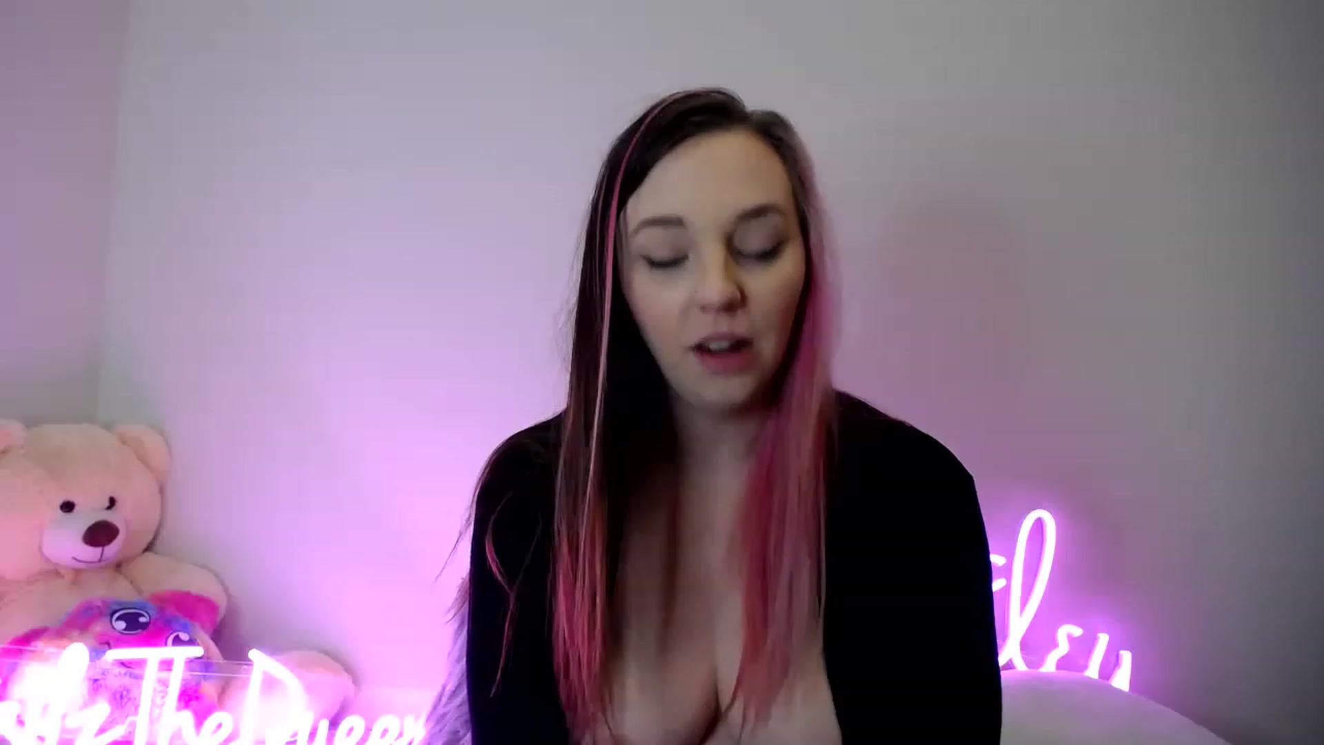 Gallery image thumbnail from HailzTheQueen's myfreecams stream on, 05/06/2023, 17:02 image 8 of 20