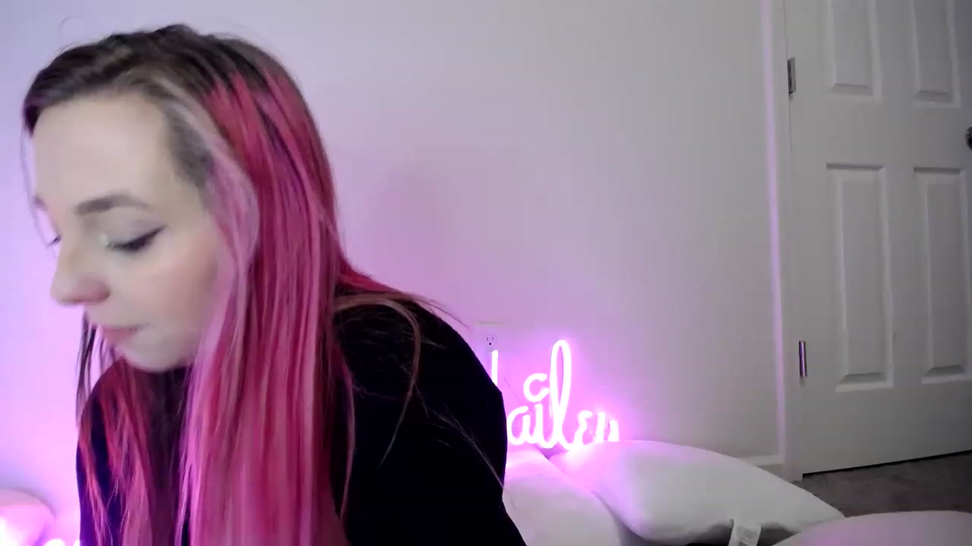 Gallery image thumbnail from HailzTheQueen's myfreecams stream on, 05/06/2023, 18:07 image 4 of 20