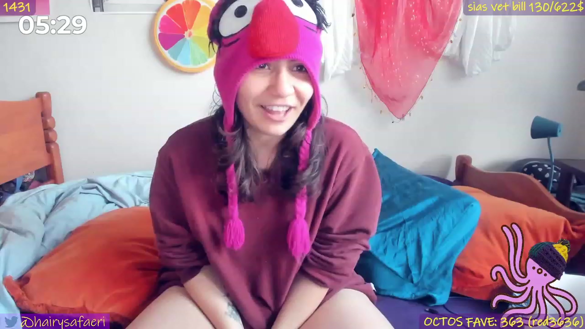 Gallery image thumbnail from HairySafaeri's myfreecams stream on, 12/24/2022, 20:10 image 6 of 20