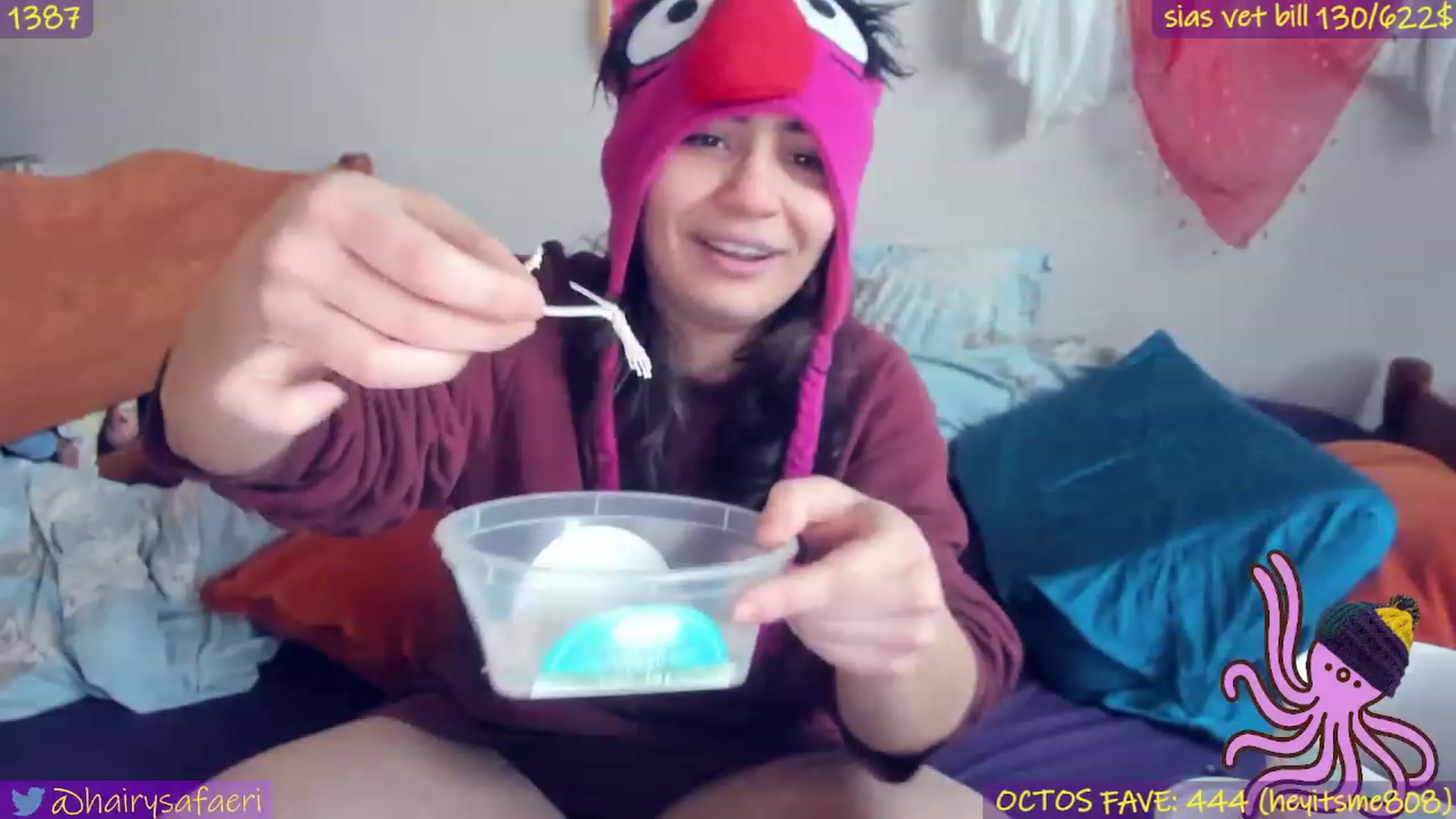 Gallery image thumbnail from HairySafaeri's myfreecams stream on, 12/24/2022, 20:10 image 18 of 20