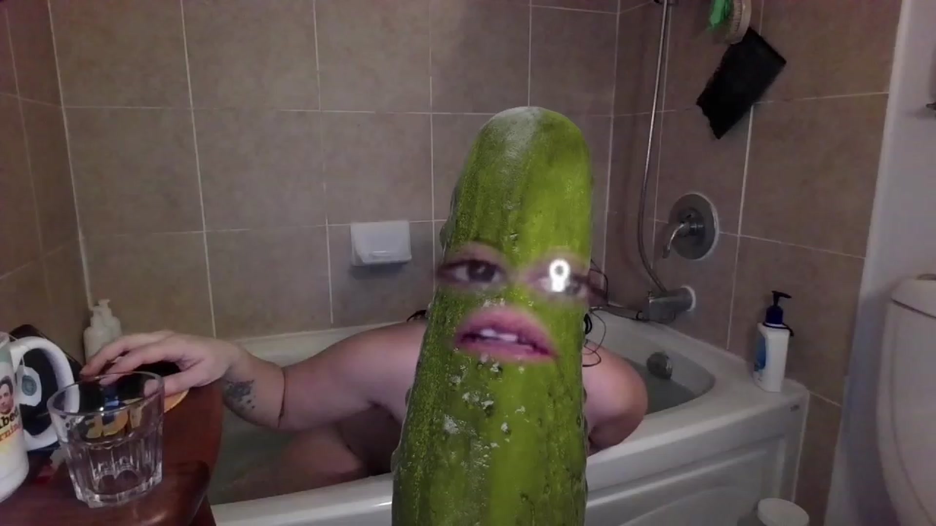Gallery image thumbnail from HairySafaeri's myfreecams stream on, 12/24/2022, 23:56 image 9 of 20