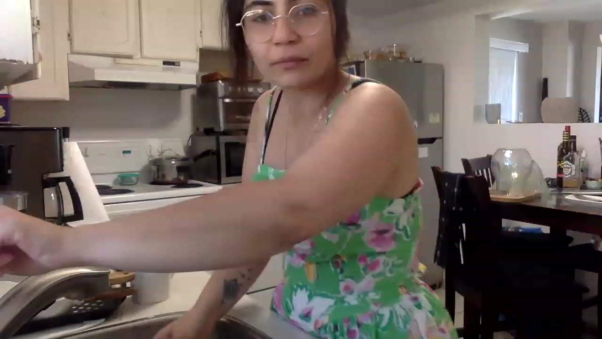 Gallery image thumbnail from HairySafaeri's myfreecams stream on, 06/19/2023, 18:41 image 15 of 20