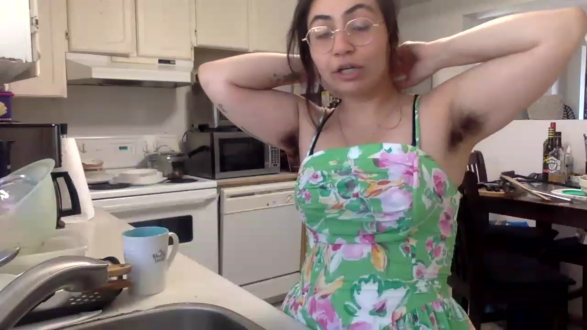 Gallery image thumbnail from HairySafaeri's myfreecams stream on, 06/19/2023, 18:41 image 13 of 20