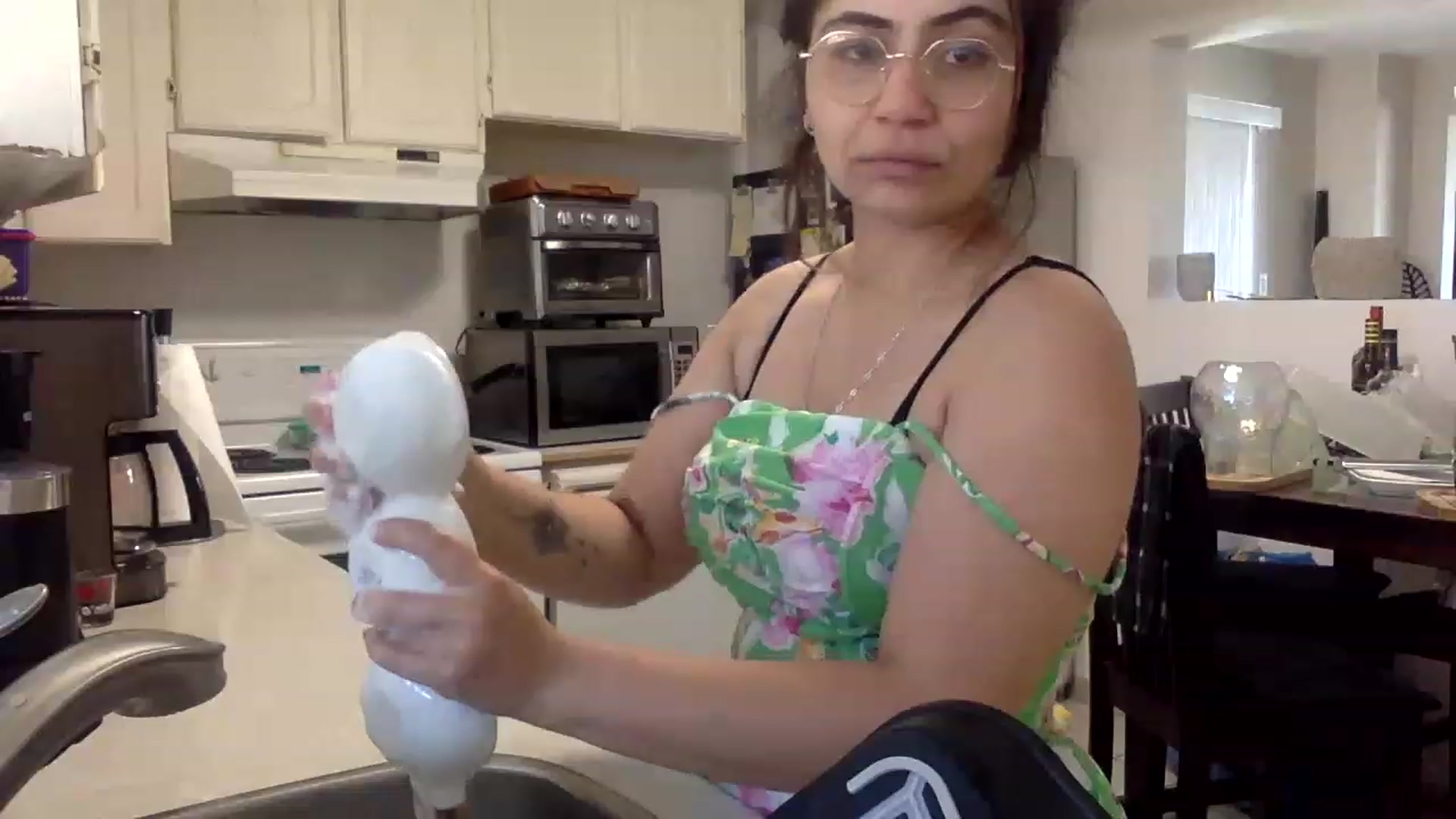 Gallery image thumbnail from HairySafaeri's myfreecams stream on, 06/19/2023, 18:41 image 18 of 20