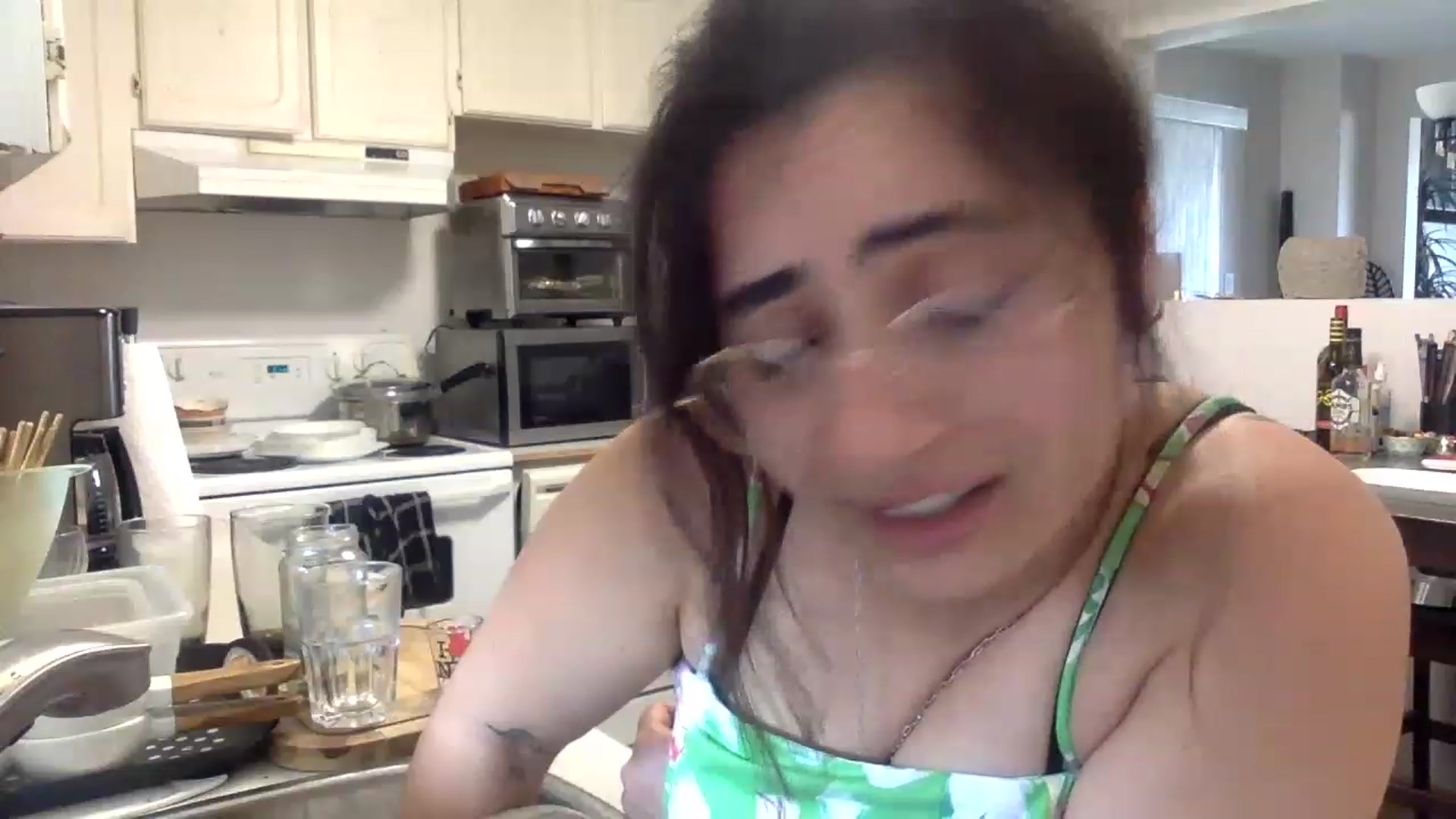 Gallery image thumbnail from HairySafaeri's myfreecams stream on, 06/19/2023, 18:41 image 3 of 20