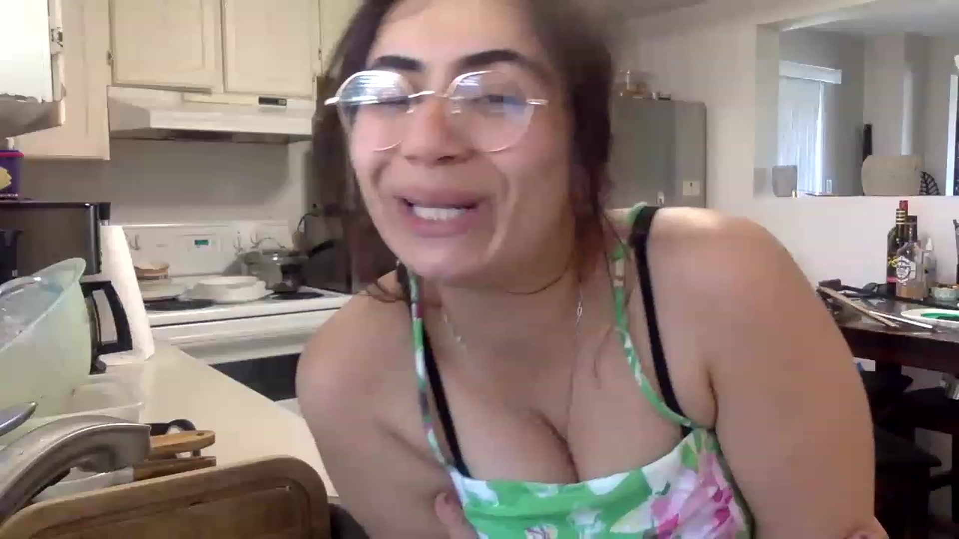 Gallery image thumbnail from HairySafaeri's myfreecams stream on, 06/19/2023, 18:41 image 10 of 20