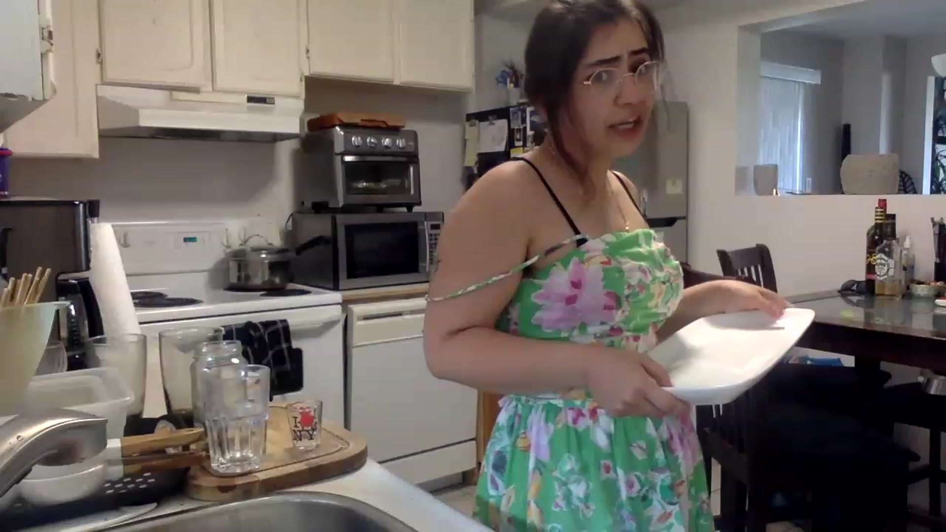 Gallery image thumbnail from HairySafaeri's myfreecams stream on, 06/19/2023, 18:41 image 2 of 20
