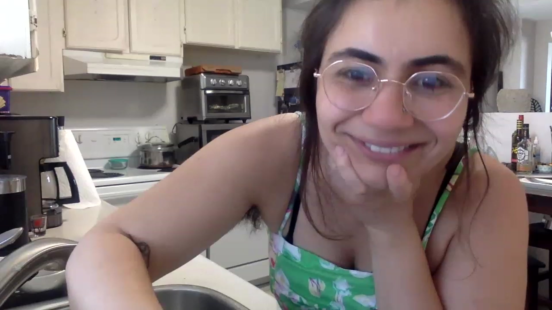 Gallery image thumbnail from HairySafaeri's myfreecams stream on, 06/19/2023, 18:41 image 16 of 20