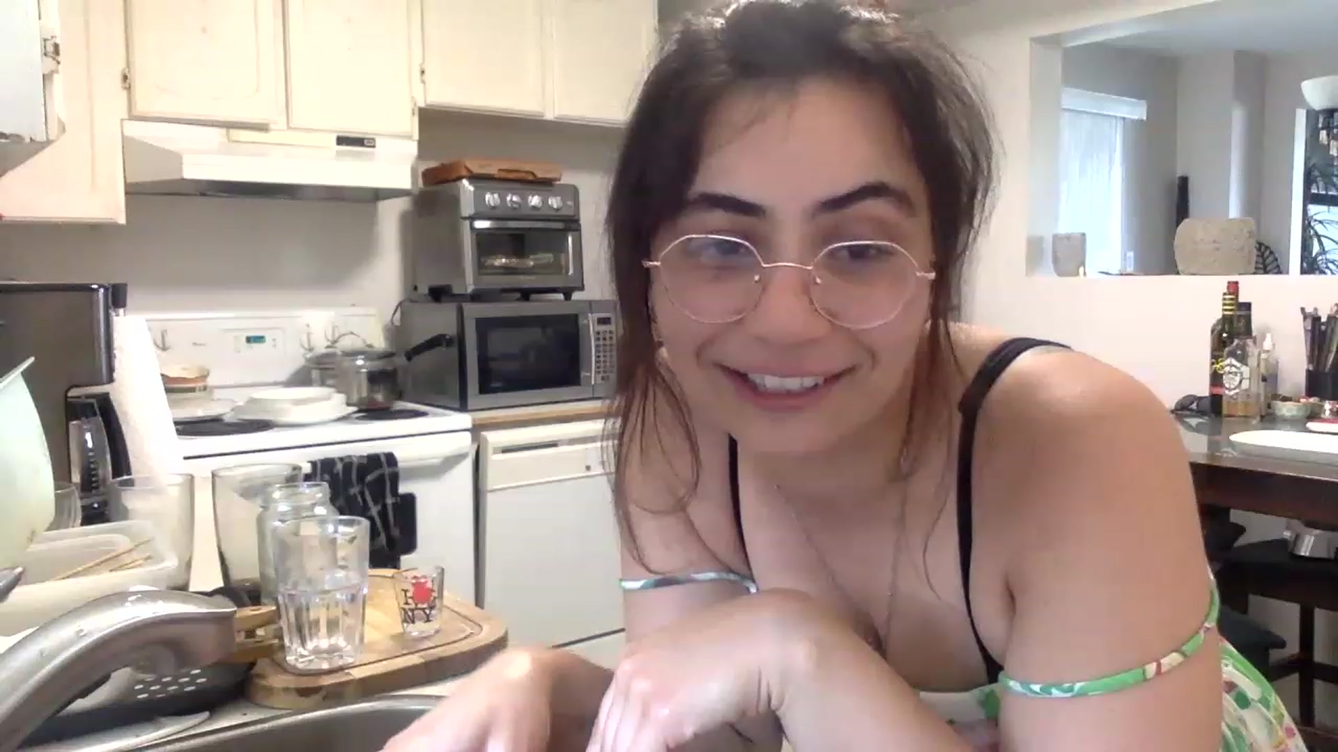 Gallery image thumbnail from HairySafaeri's myfreecams stream on, 06/19/2023, 18:41 image 4 of 20
