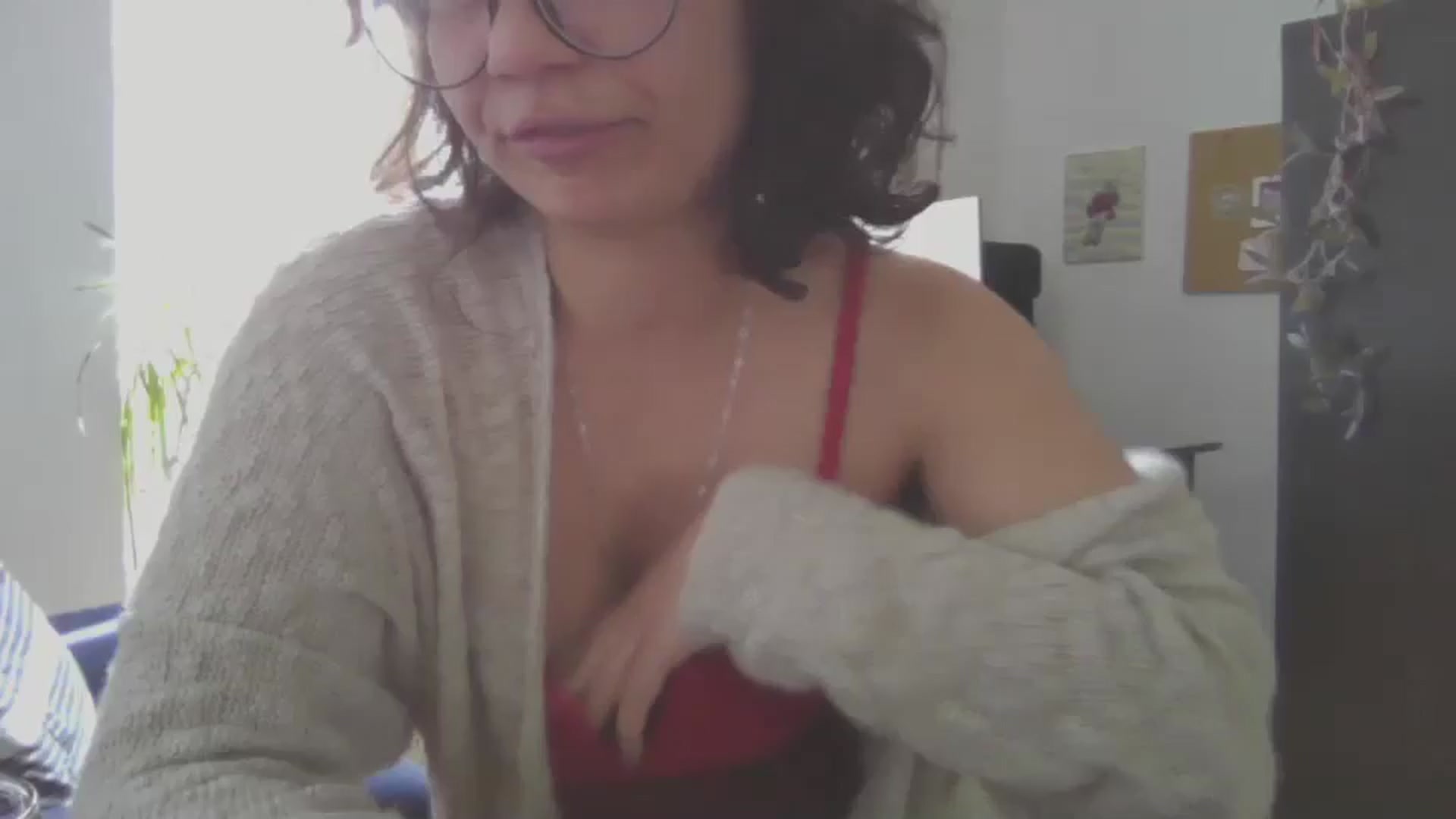 Gallery image thumbnail from HairySafaeri's myfreecams stream on, 05/19/2024, 12:45 image 13 of 20