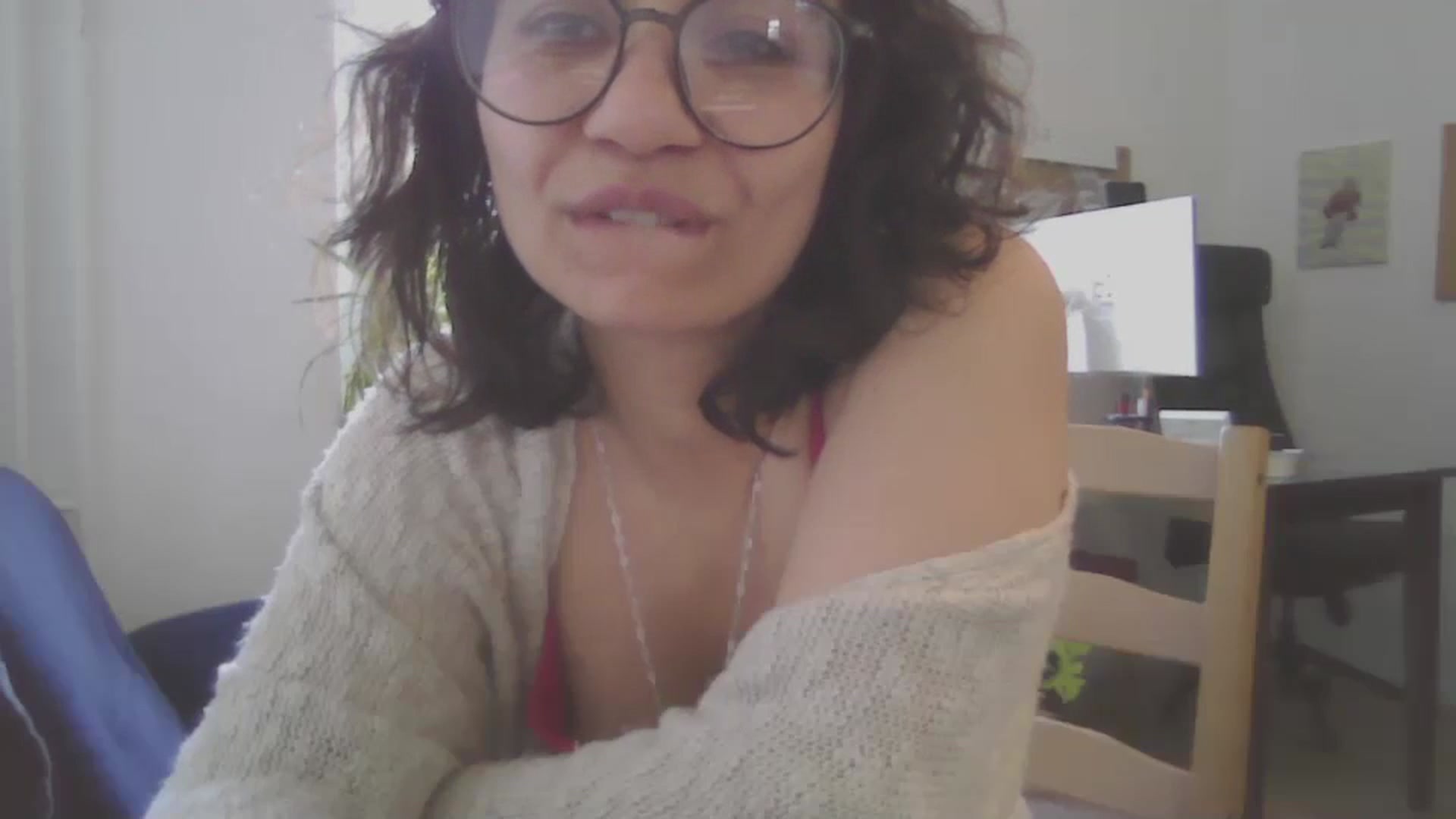 Gallery image thumbnail from HairySafaeri's myfreecams stream on, 05/19/2024, 16:00 image 17 of 20