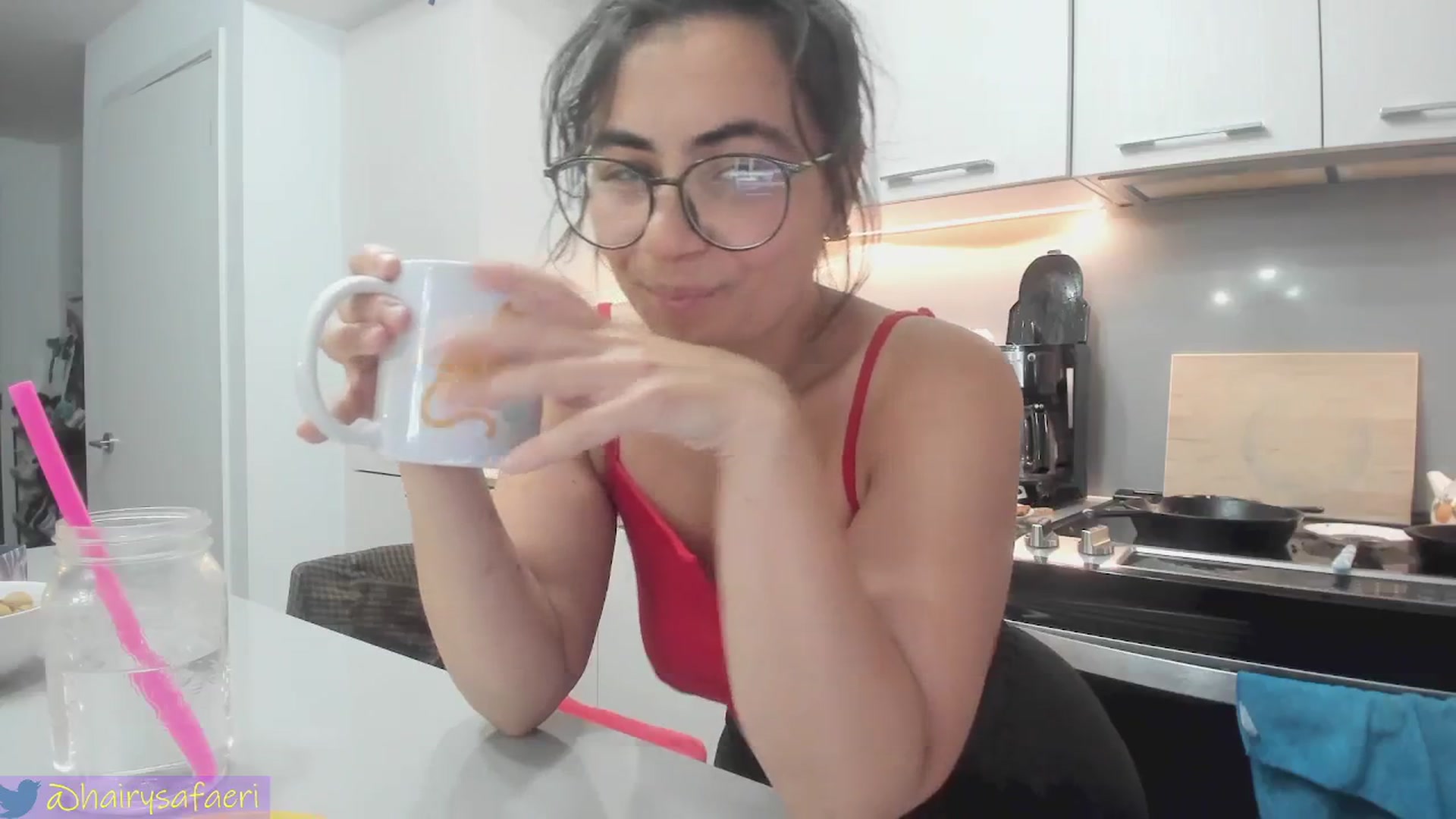 Gallery image thumbnail from HairySafaeri's myfreecams stream on, 06/10/2024, 15:09 image 8 of 20