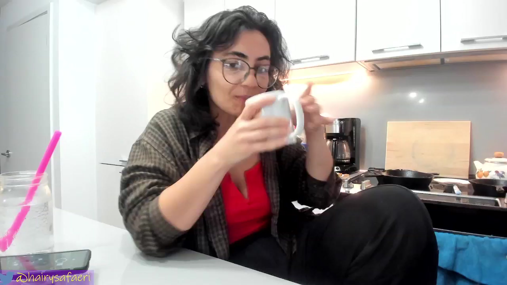 Gallery image thumbnail from HairySafaeri's myfreecams stream on, 06/10/2024, 15:09 image 1 of 20