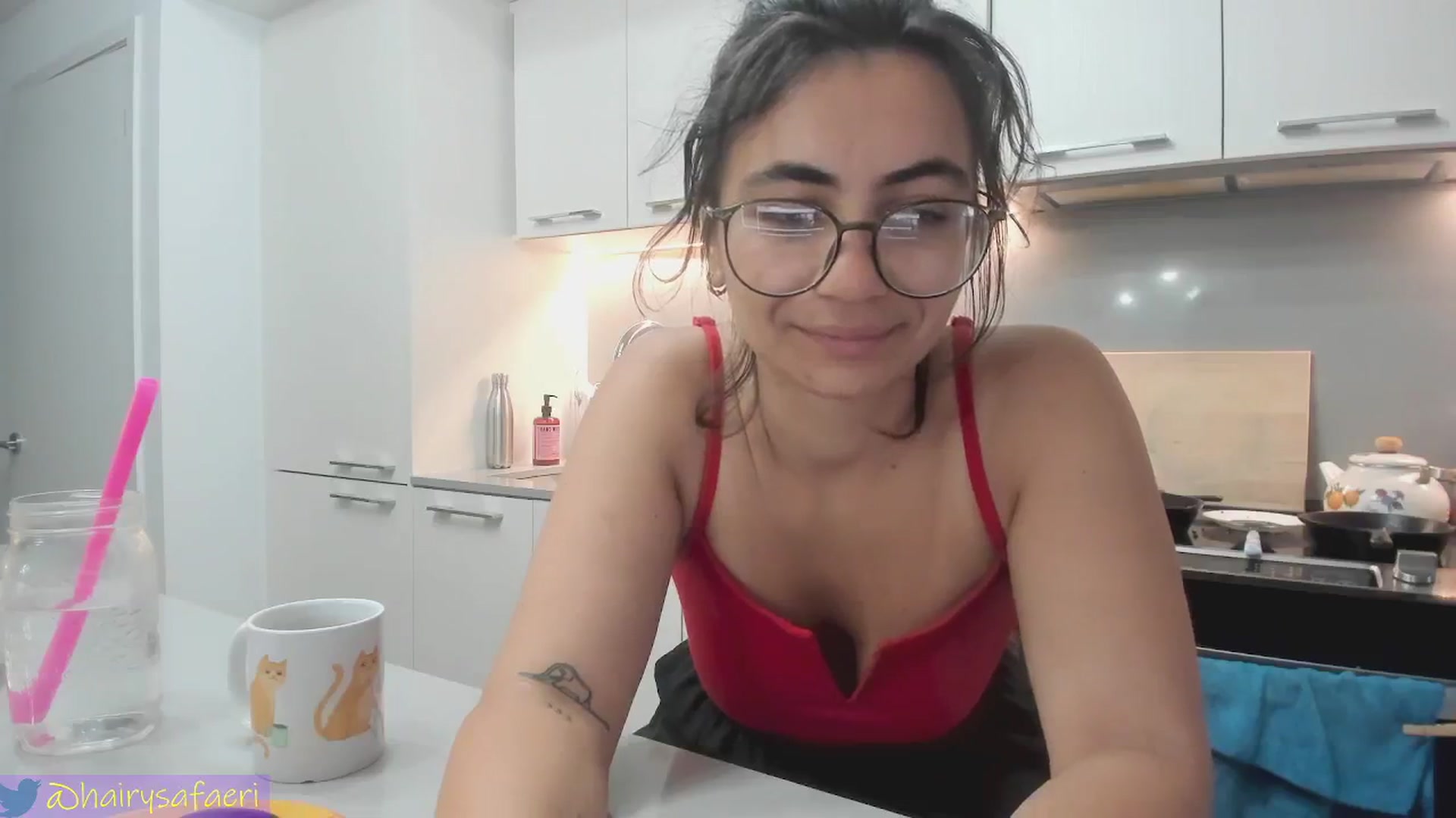 Gallery image thumbnail from HairySafaeri's myfreecams stream on, 06/10/2024, 15:09 image 4 of 20