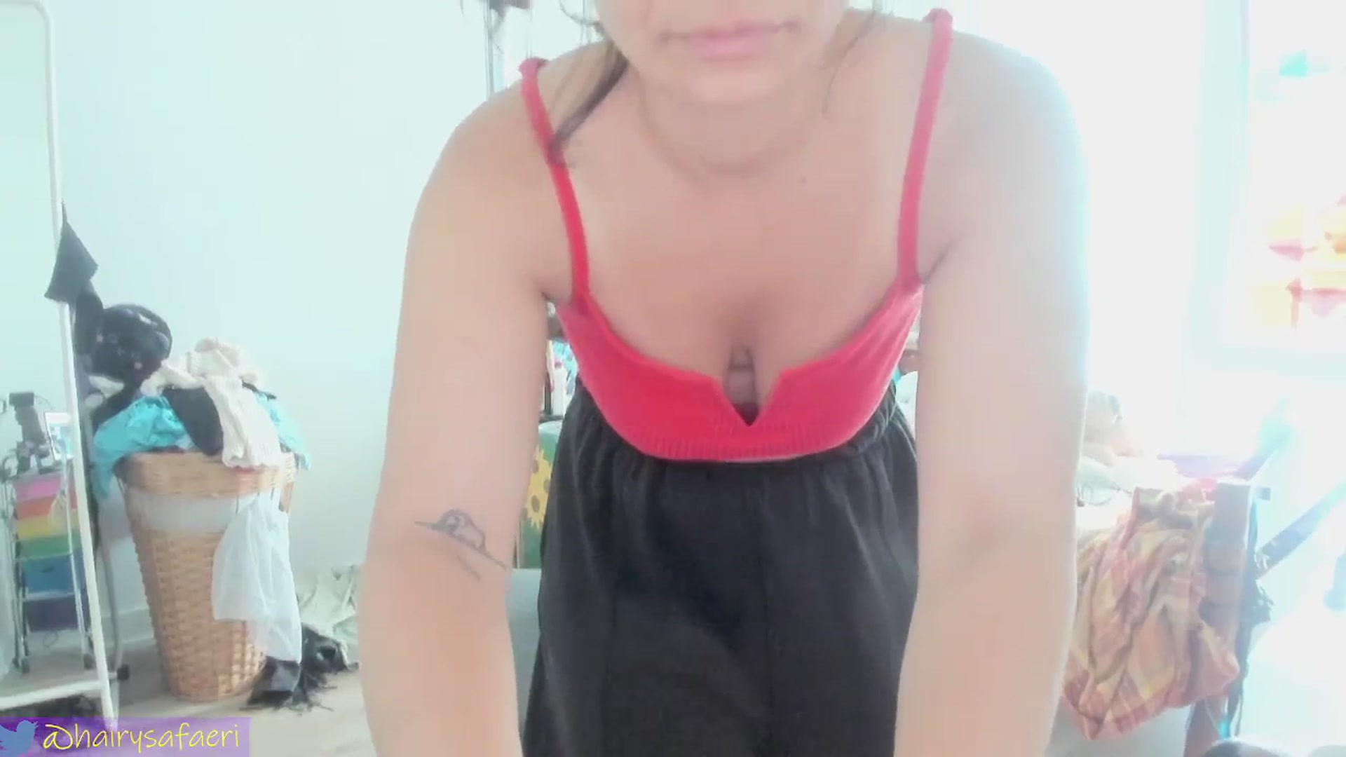 Gallery image thumbnail from HairySafaeri's myfreecams stream on, 06/10/2024, 15:09 image 15 of 20