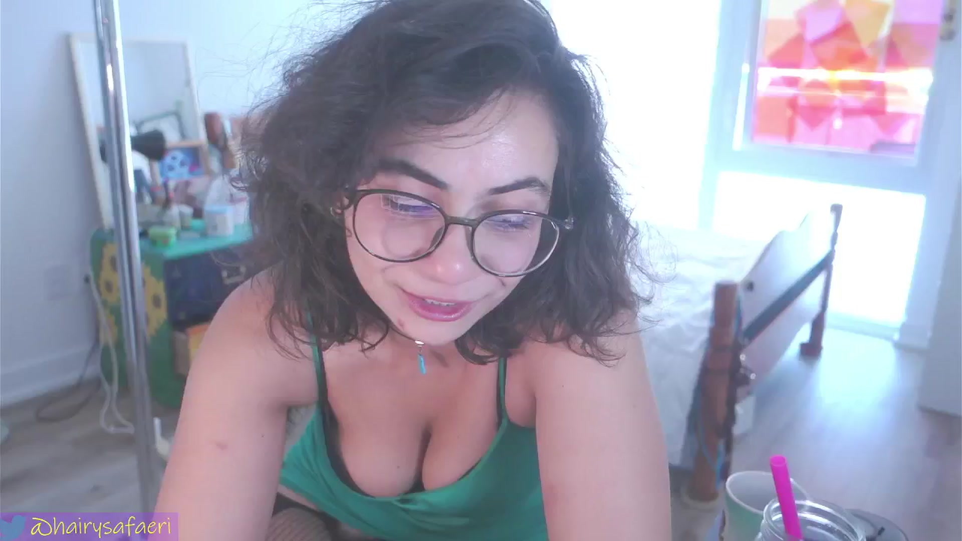 Gallery image thumbnail from HairySafaeri's myfreecams stream on, 06/16/2024, 17:24 image 15 of 20