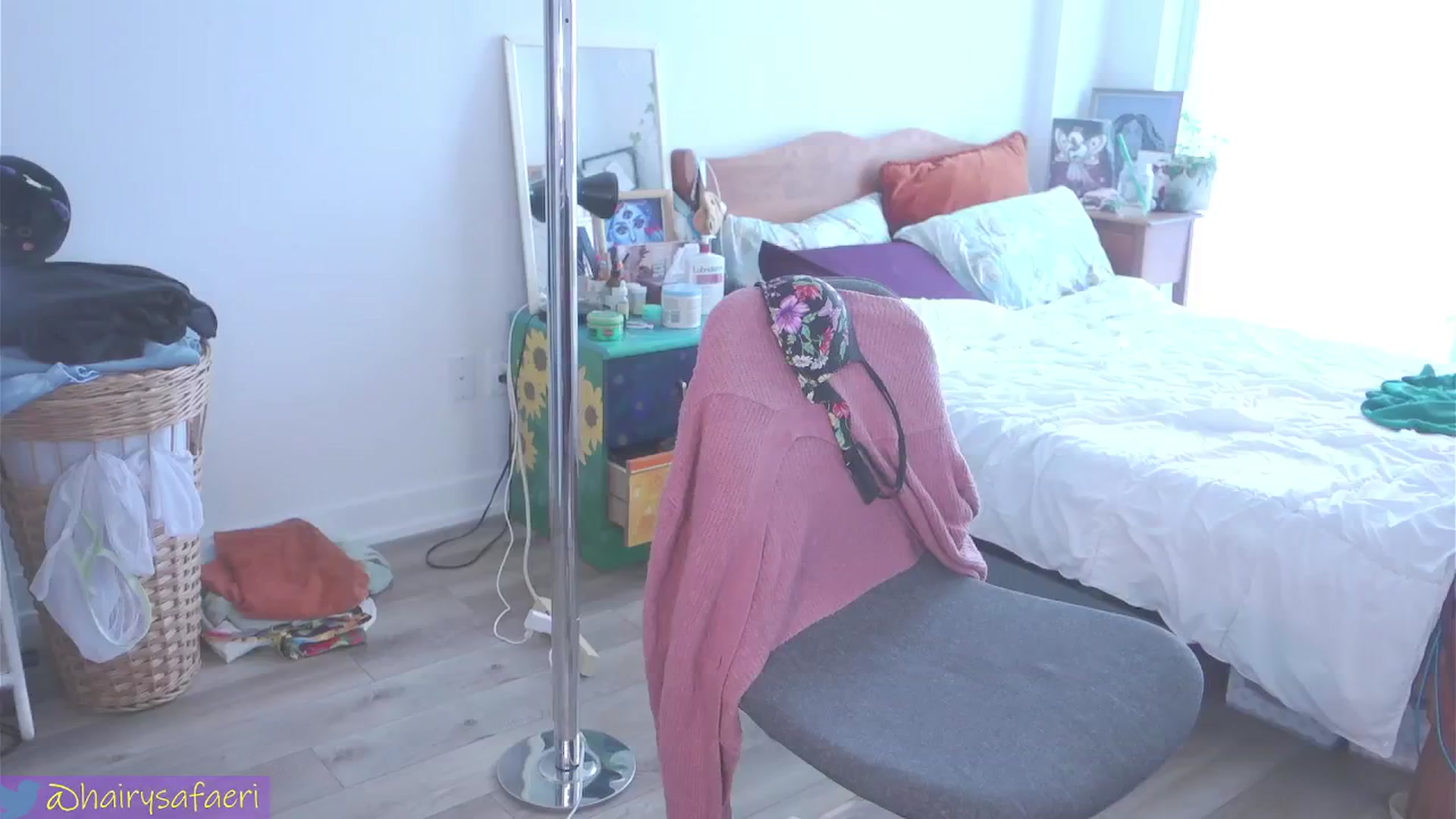 Gallery image thumbnail from HairySafaeri's myfreecams stream on, 06/16/2024, 21:54 image 15 of 20