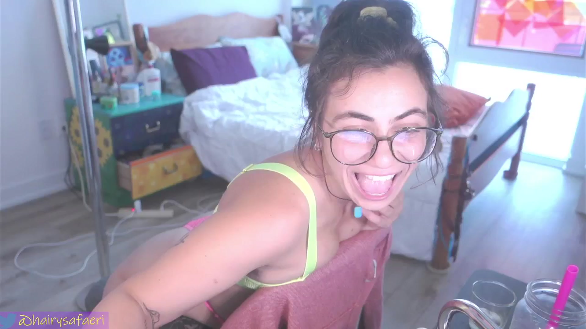 Gallery image thumbnail from HairySafaeri's myfreecams stream on, 06/18/2024, 21:18 image 6 of 20