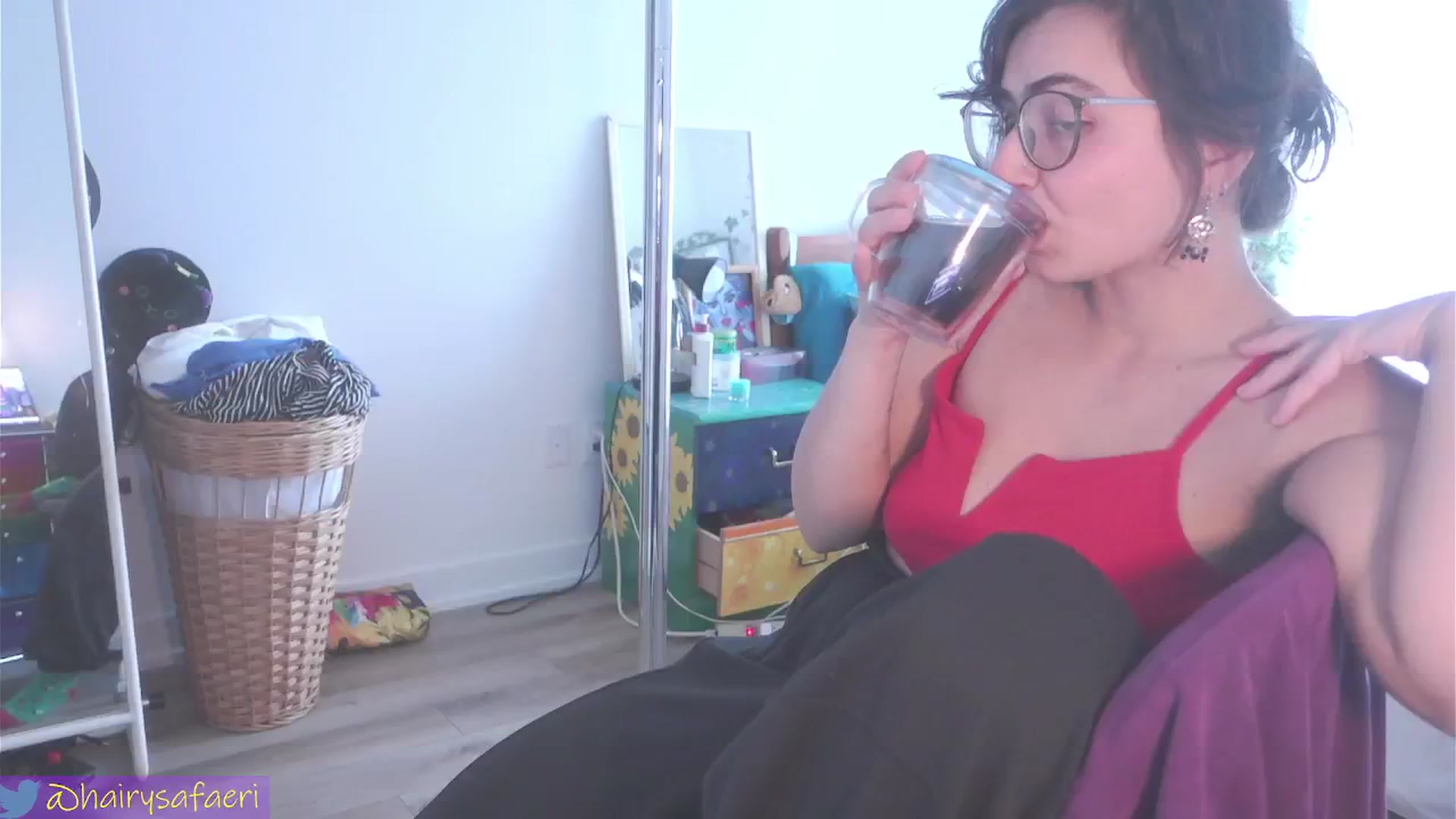 Gallery image thumbnail from HairySafaeri's myfreecams stream on, 07/03/2024, 19:34 image 16 of 20