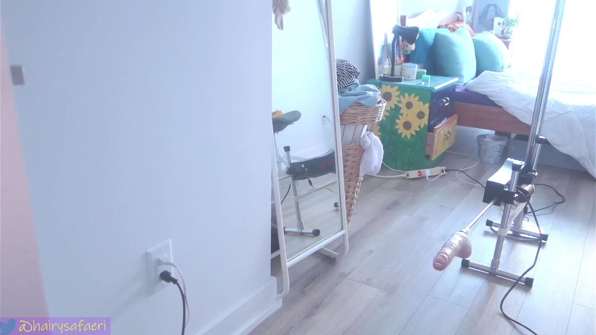 Gallery image thumbnail from HairySafaeri's myfreecams stream on, 07/04/2024, 19:35 image 18 of 20