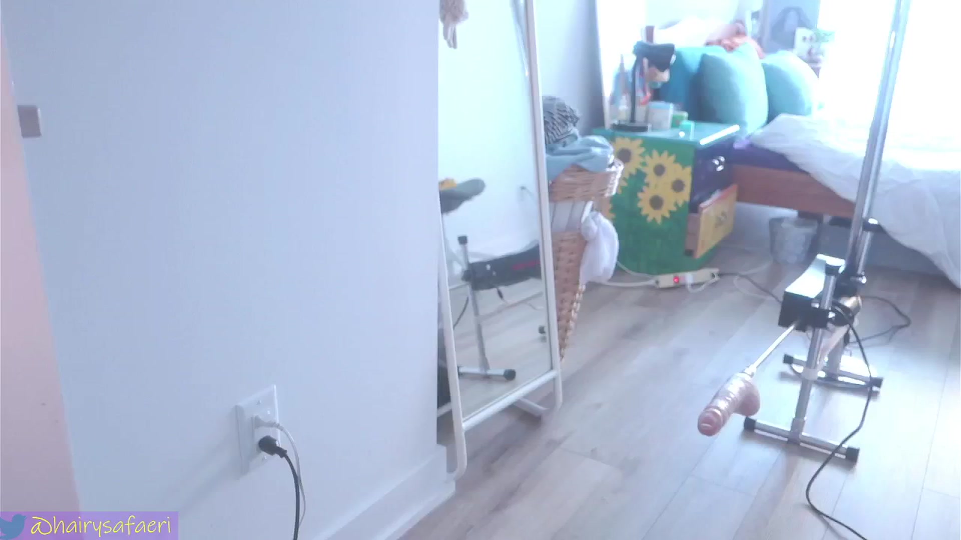 Gallery image thumbnail from HairySafaeri's myfreecams stream on, 07/04/2024, 19:35 image 15 of 20