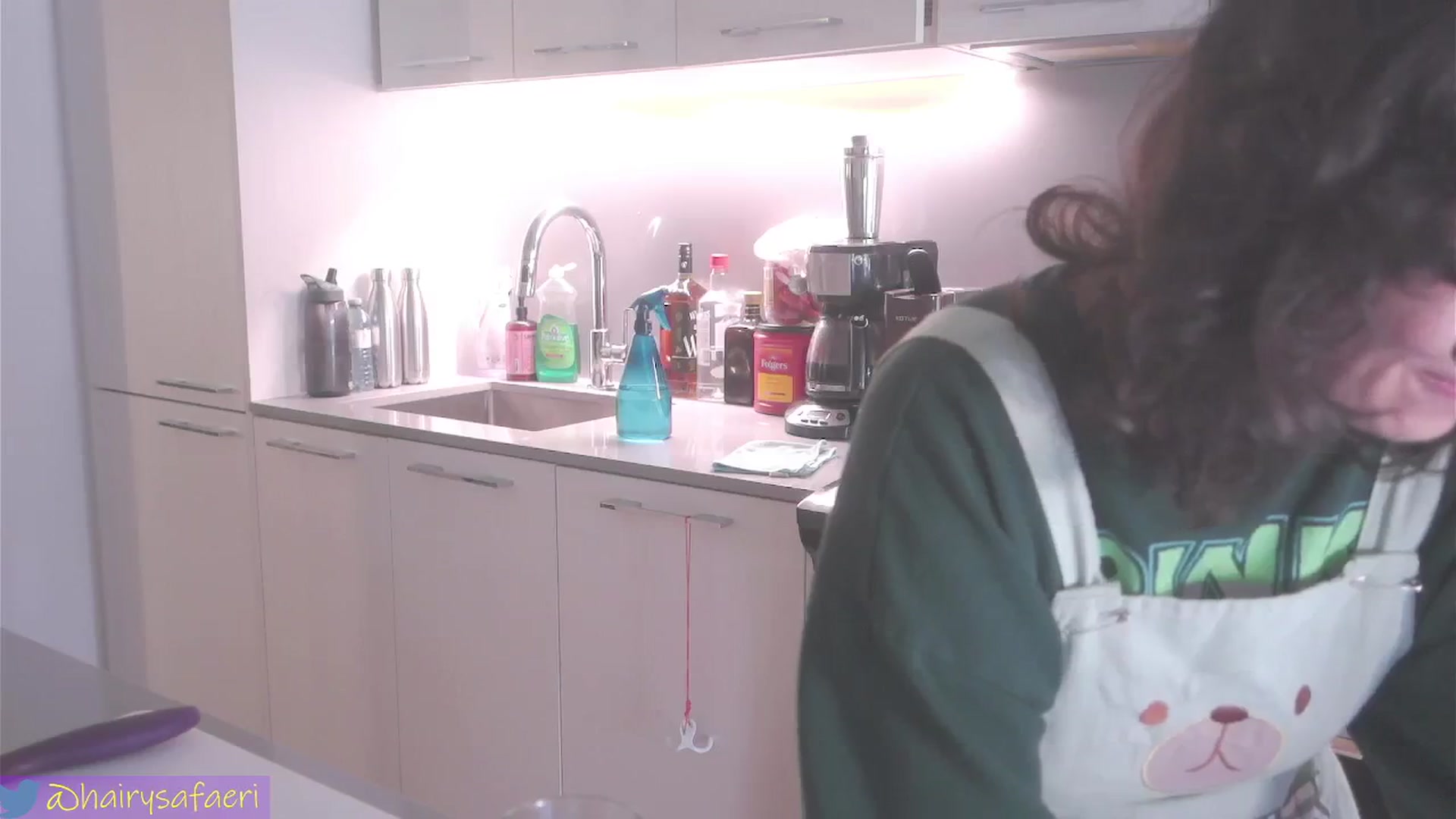 Gallery image thumbnail from HairySafaeri's myfreecams stream on, 07/24/2024, 17:50 image 10 of 20