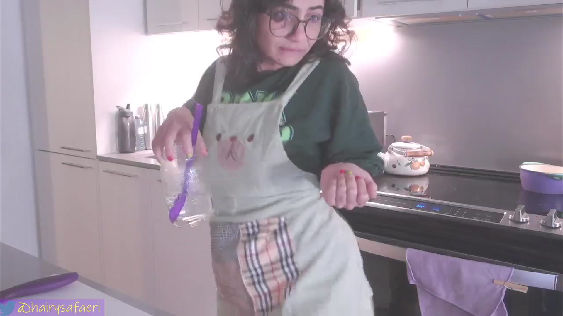 Gallery image thumbnail from HairySafaeri's myfreecams stream on, 07/24/2024, 17:50 image 15 of 20