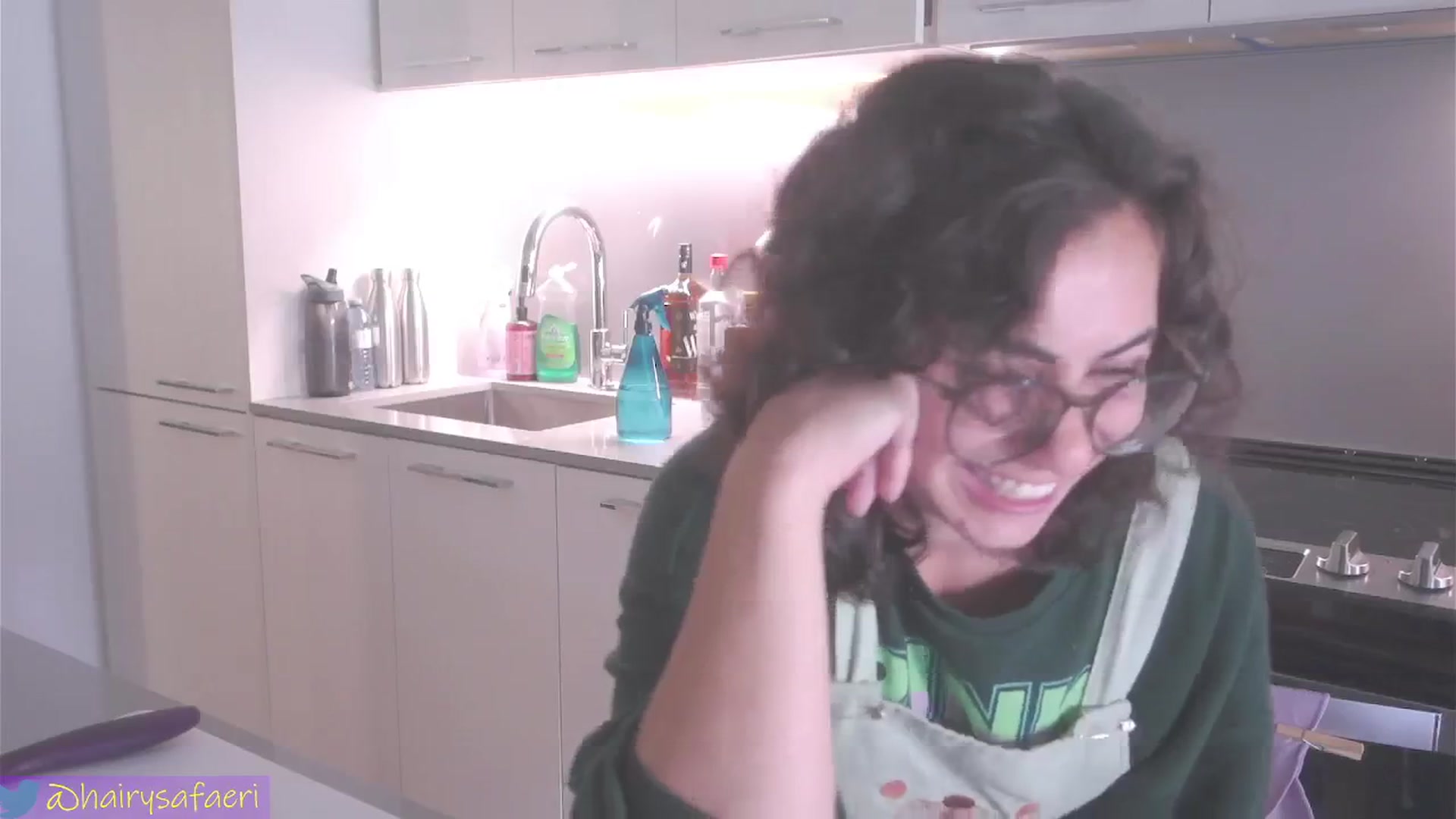 Gallery image thumbnail from HairySafaeri's myfreecams stream on, 07/24/2024, 17:50 image 2 of 20