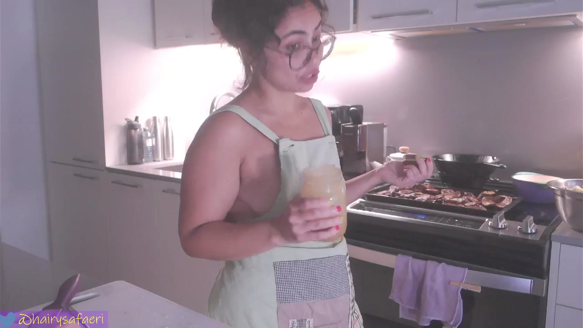 Gallery image thumbnail from HairySafaeri's myfreecams stream on, 07/24/2024, 22:14 image 16 of 20