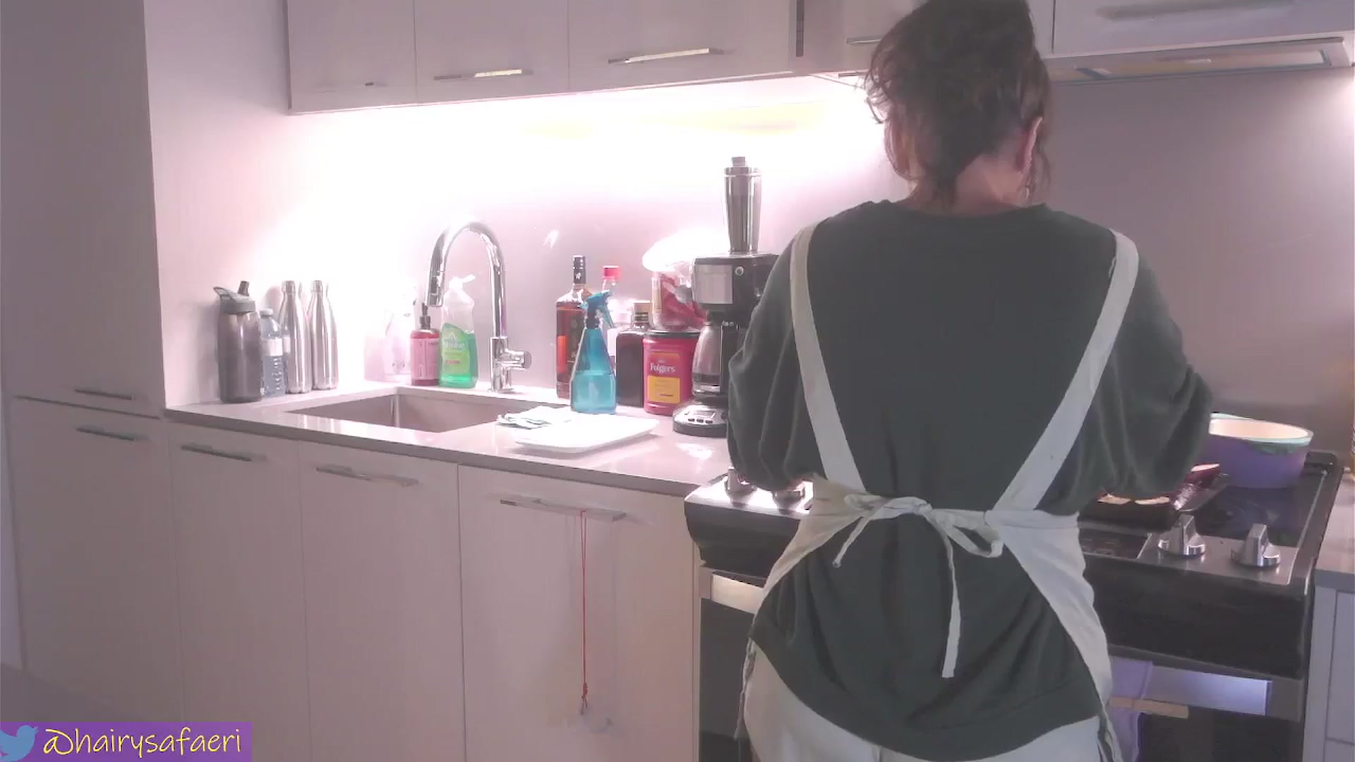 Gallery image thumbnail from HairySafaeri's myfreecams stream on, 07/24/2024, 22:14 image 5 of 20