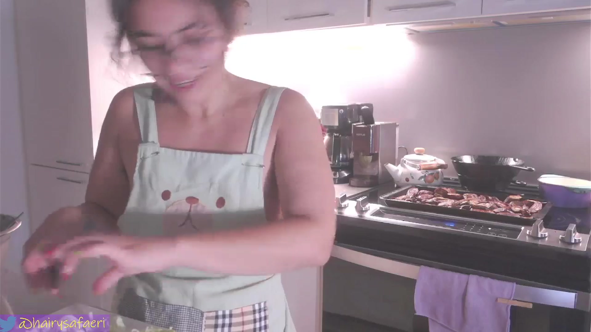 Gallery image thumbnail from HairySafaeri's myfreecams stream on, 07/24/2024, 22:14 image 14 of 20