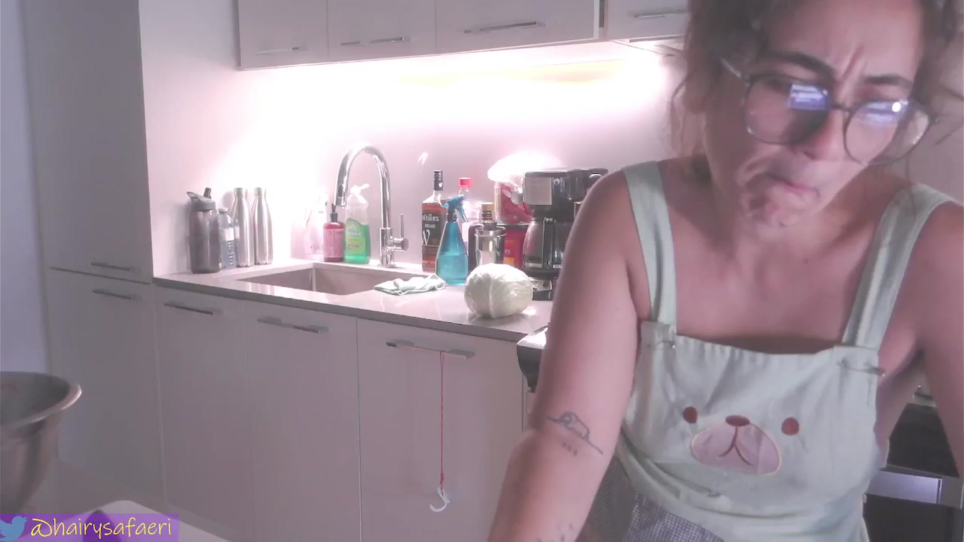 Gallery image thumbnail from HairySafaeri's myfreecams stream on, 07/24/2024, 22:14 image 12 of 20