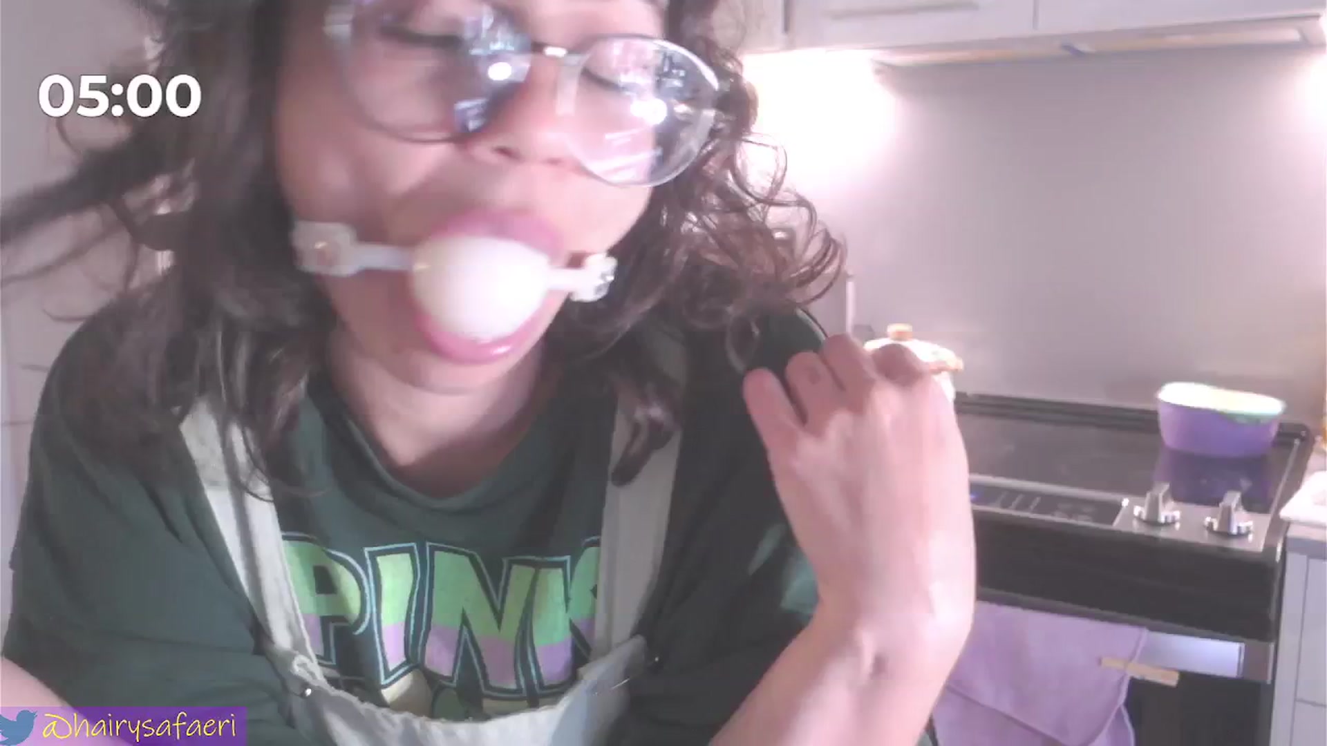 Gallery image thumbnail from HairySafaeri's myfreecams stream on, 07/24/2024, 22:14 image 1 of 20